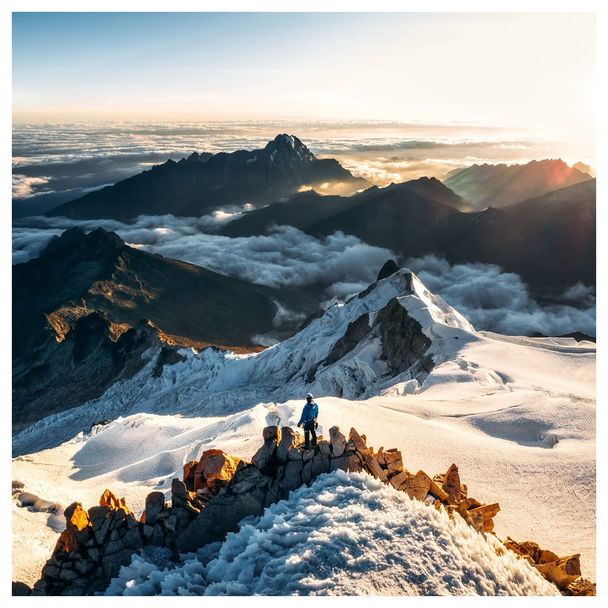 Bolivia 🇧🇴 Fueron dos semanas de full monta&ntilde;a. Pico Austria, Tarija, Peque&ntilde;o Alpamayo, Huayna Postosi, Ilimani, y Sajama. Todas cumbres y gran clima. Sin embargo el Sajama lo sub&iacute; en solitario y perd&iacute; el dron arriba, as&