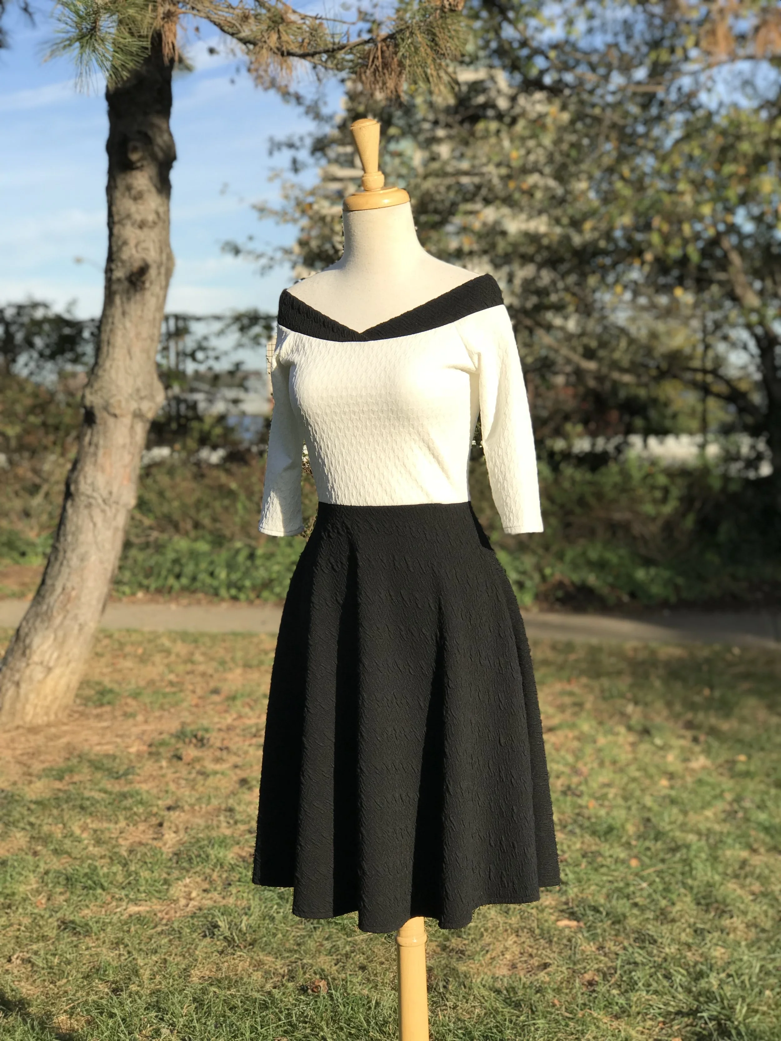 The Earl Salko Sweetheart with Collar Detail