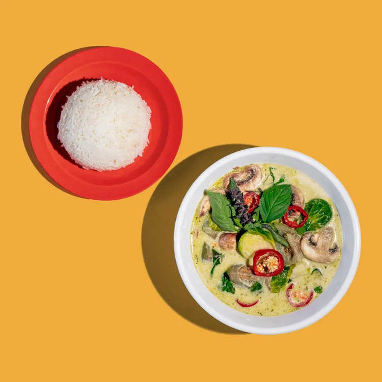Green curry with vegetables and basil, served with rice