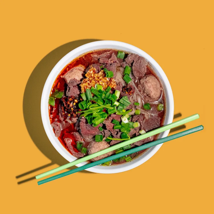 Boat noodles with sliced beef and spring onion