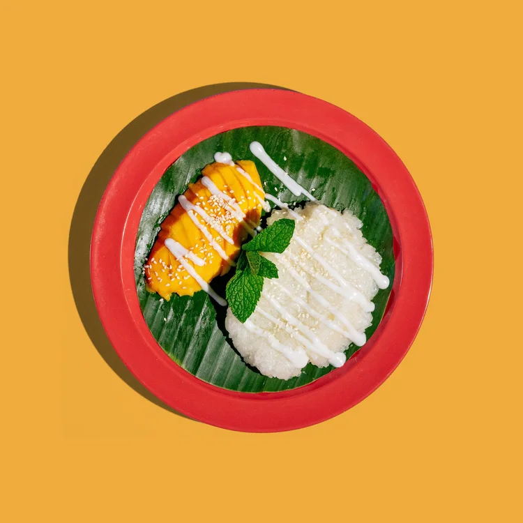 Mango sticky rice with sweet coconut sauce
