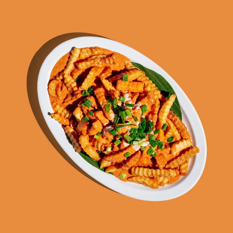 Crinkle-cut fries topped with panang curry