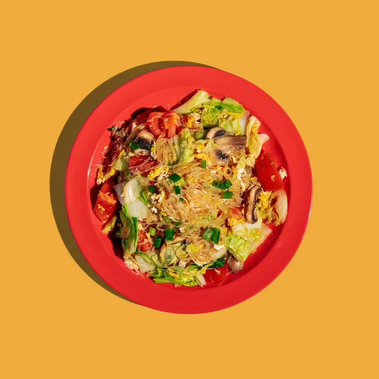 Pad woon sen glass noodles with vegetables and egg
