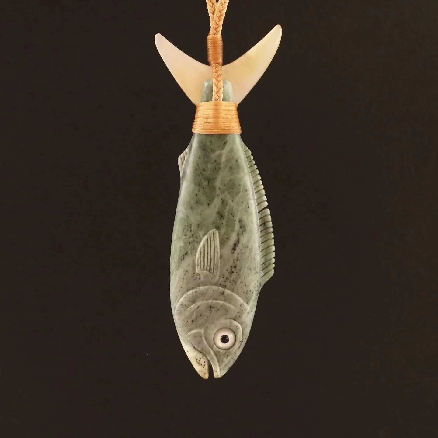 I hope everyone has had a happy and relaxing Christmas and new year. I'm now back in the workshop working on my first commissions for the year. I made this Haku or Kingfish at the end of the year. It's modelled on a fry or baby Kingfish and is made f