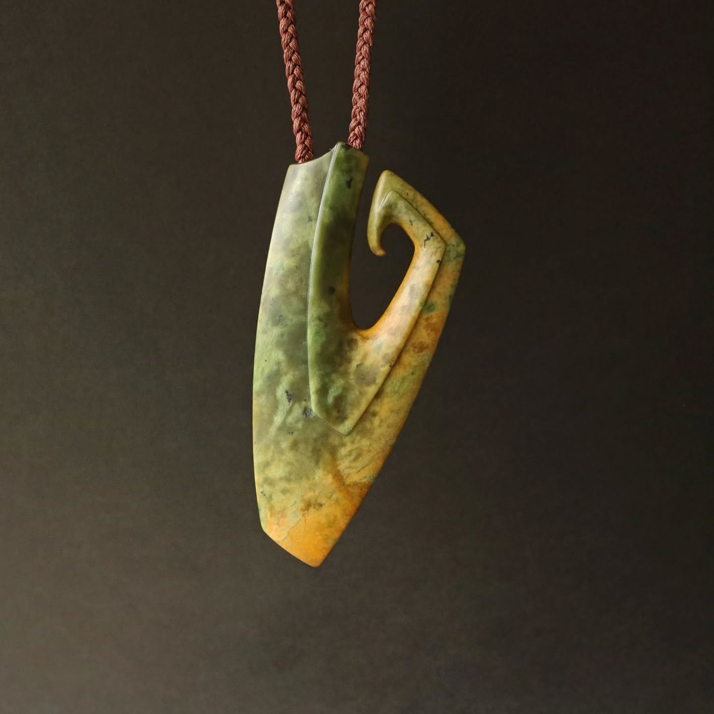 Here's a wee selection of pieces that I have just finished up. All of these and a few more are currently available. 

#pounamu #newzealandmade #stonecarving #nzartist #stone