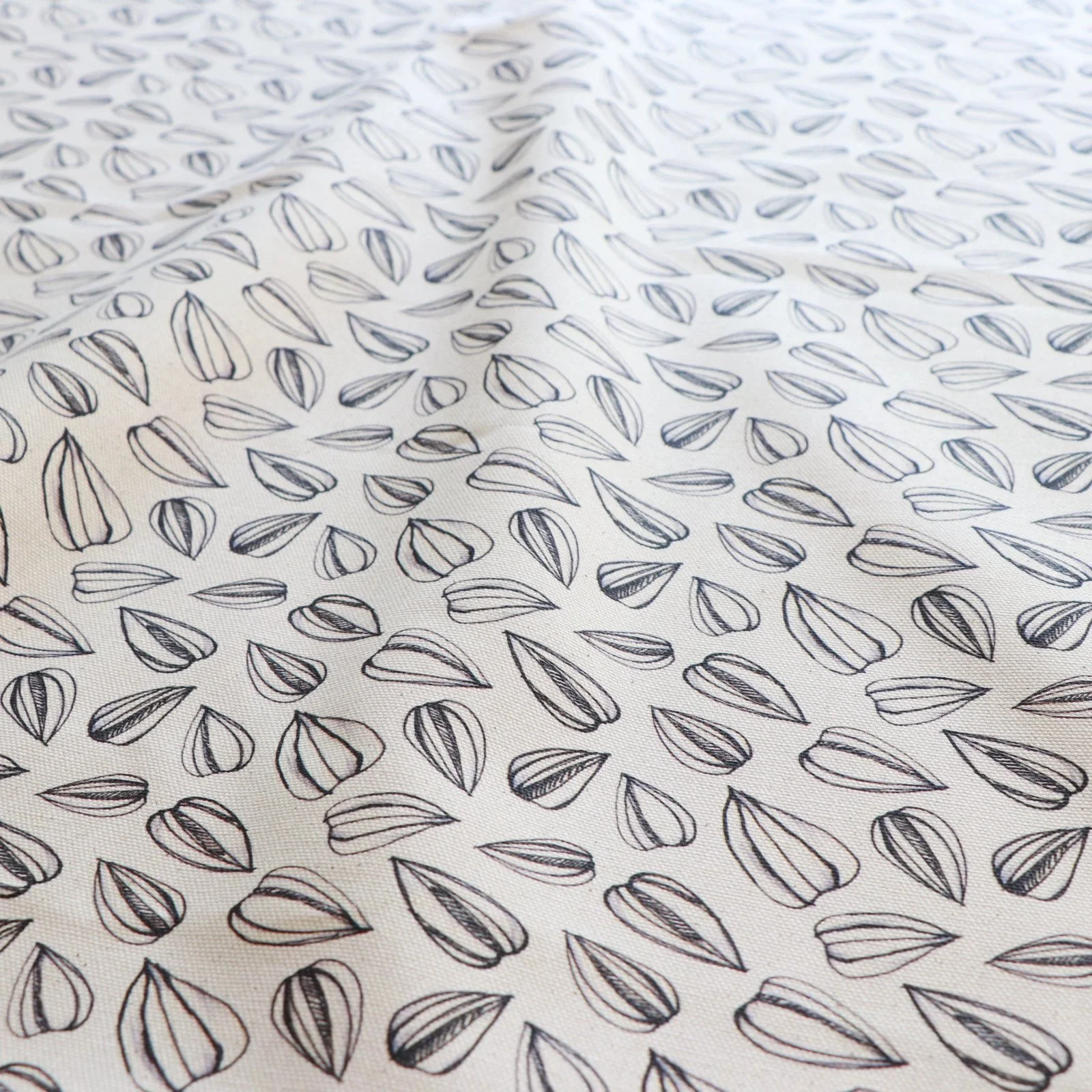 Organic_sunflower_seed_linear_fabric