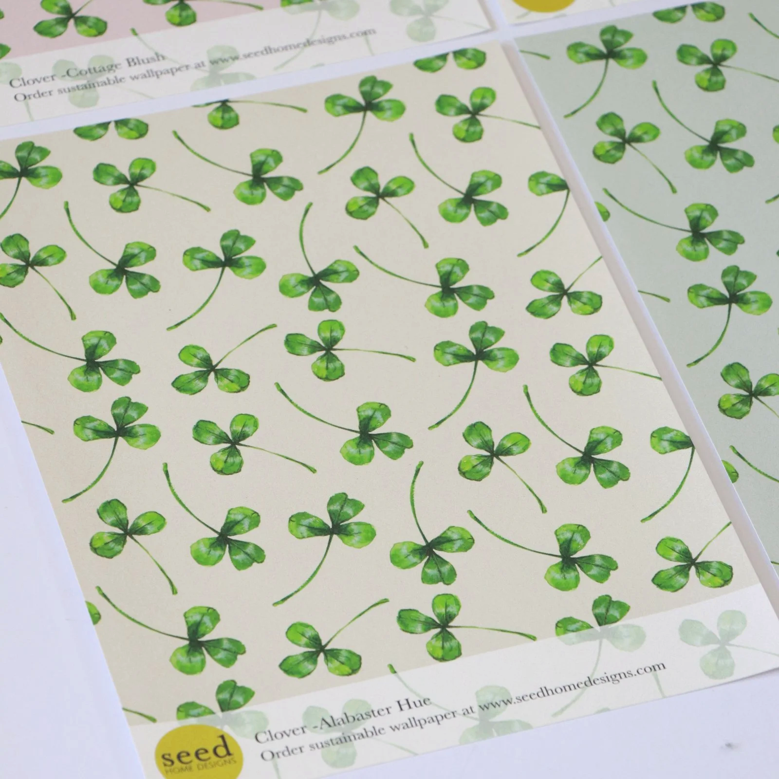 Clover-leaf-alabaster-hue-wallpaper.png