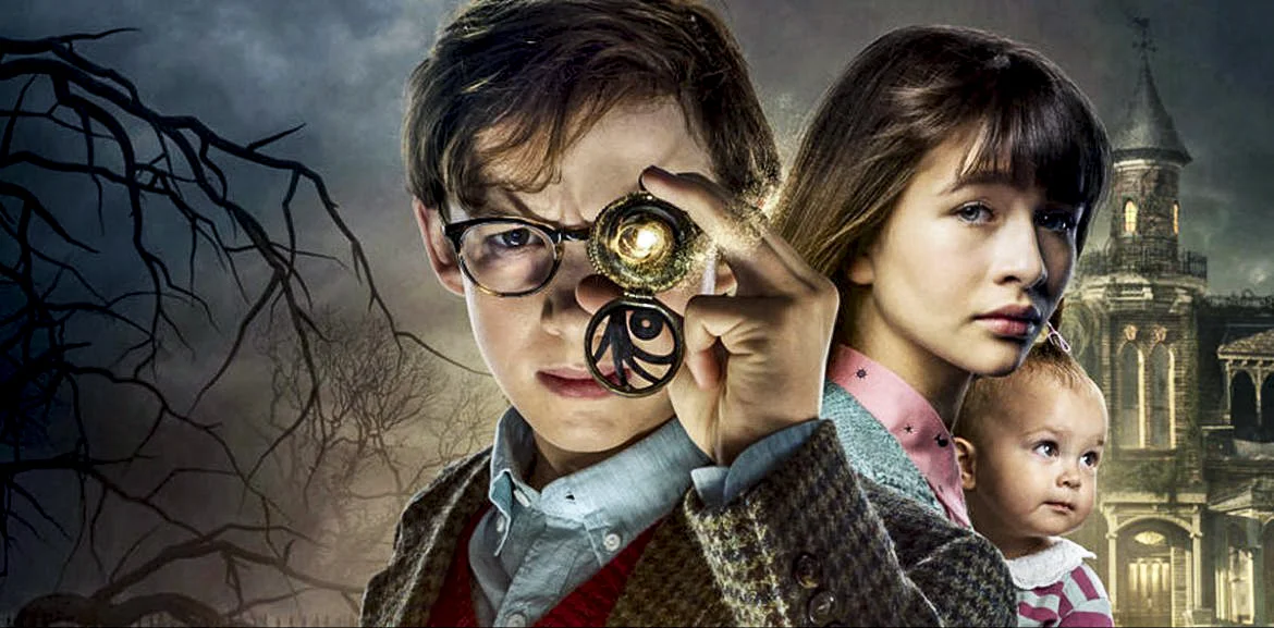 LOUIS HYNES AS "KLAUS BAUDELAIRE", MALINA WEISSMAN AS "VIOLET BAUDELAIRE" AND PRESLEY SMITH AS "VIOLET BAUDELAIRE" FOR "A SERIES OF UNFORTUNATE EVENTS", PRODUCED BY NETFLIX