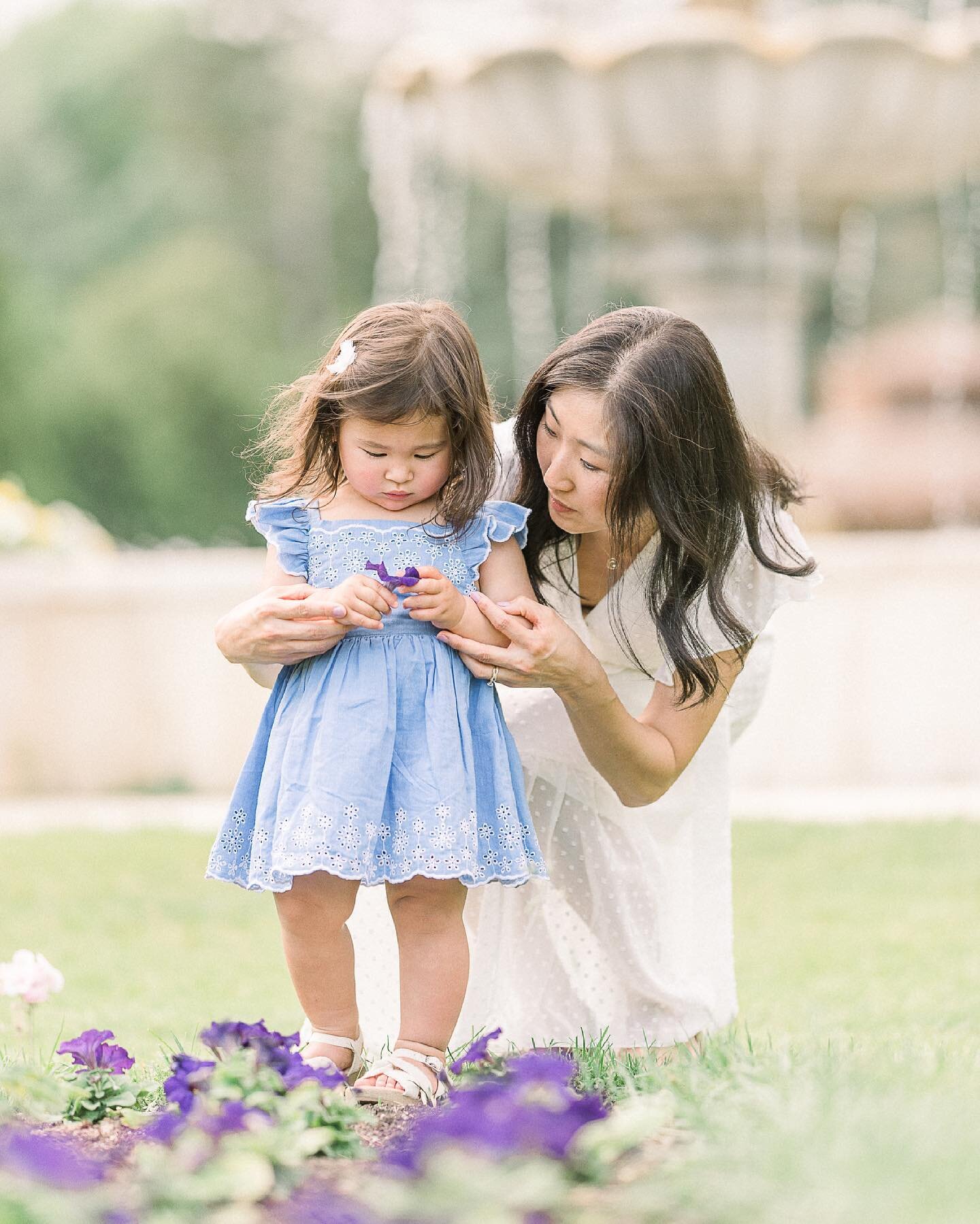 Our summer days are brining to fill up with days at the pool, late afternoon naps, and the dreamiest session with the dreamiest families.