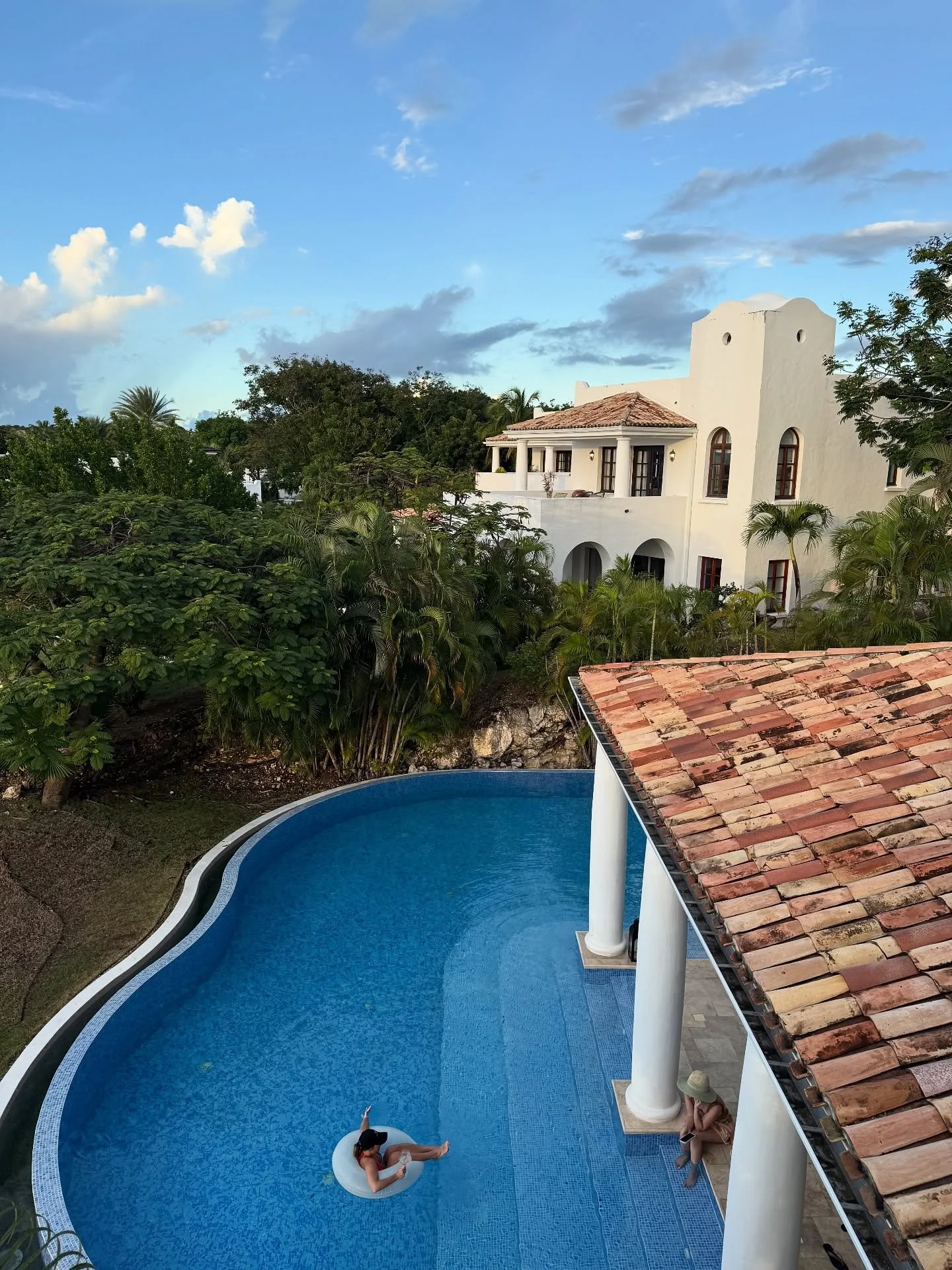 Photo dump from our practically magic girls trip. 💫Morning meditations, sun drenched days, cozy villa nights. Villa life at La Samanna feels like its own little world. Already missing this bubble and my people. 

If you&rsquo;re dreaming up your own