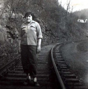 mom15railroadtrack-295x300.jpg