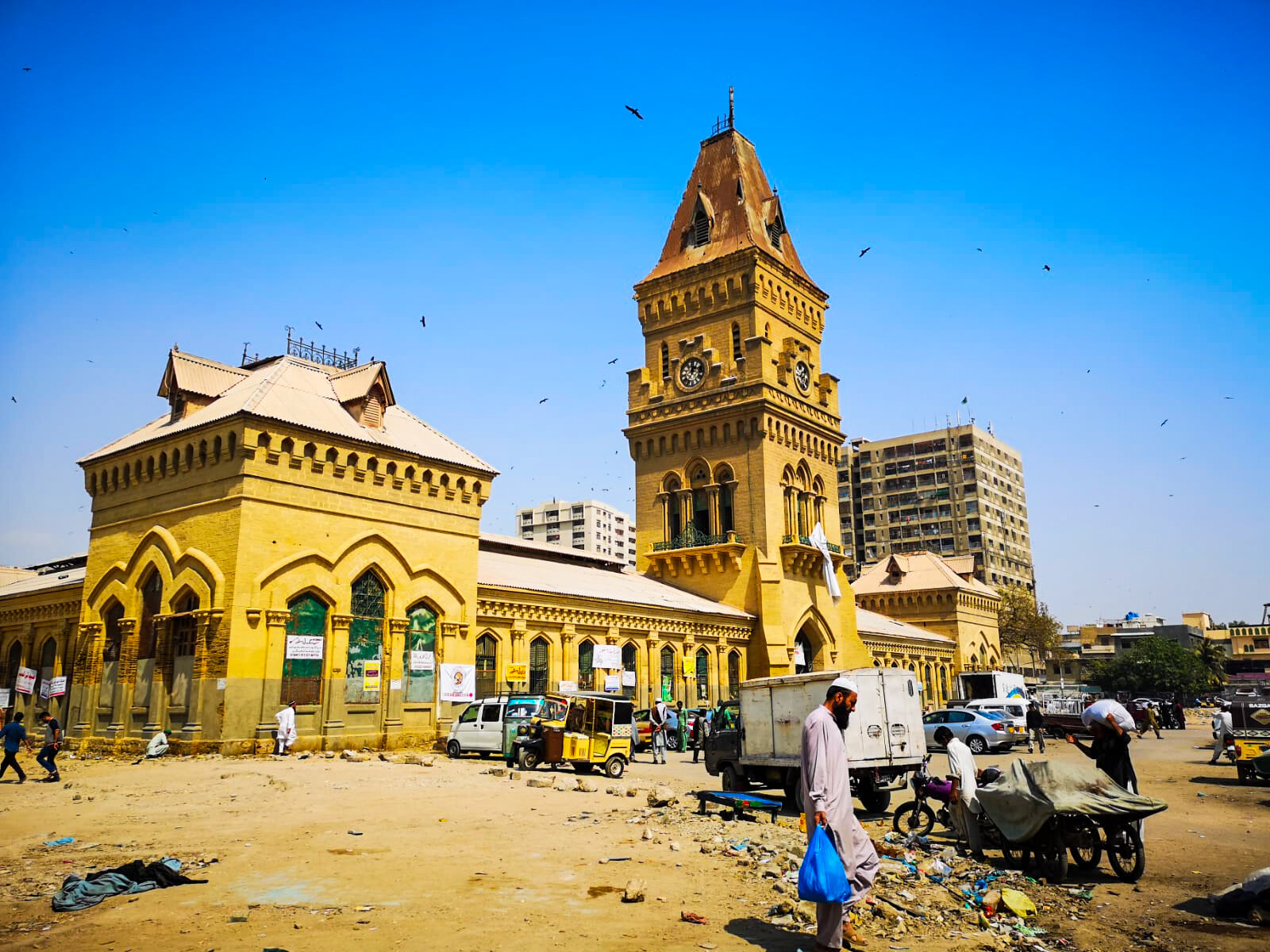 Karachi Seeks to Remake Itself, With Bulldozers Leading the Way - The New  York Times