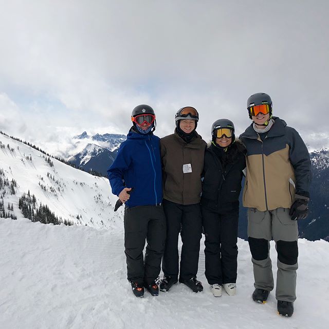 Not your average Easter weekend... thanks for always keeping me basic boys👌#blackslopes  #hottubconfessions #carkaraoke #rainiers &amp; #foodporn until next time Washington!