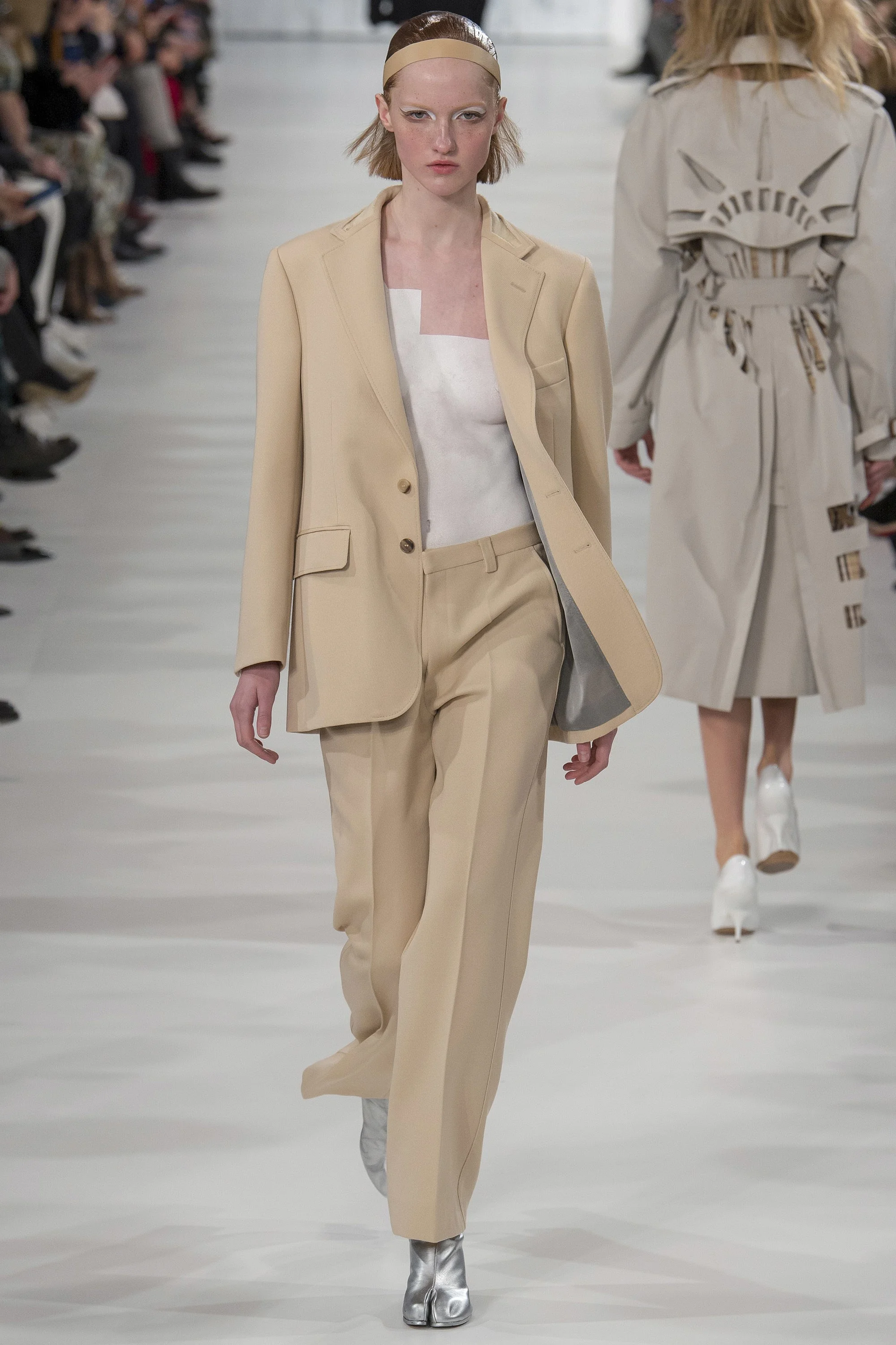 Maison Margiela Fall 2017 Ready-To-Wear Photo: Yannis Vlamos / Indigital.tv