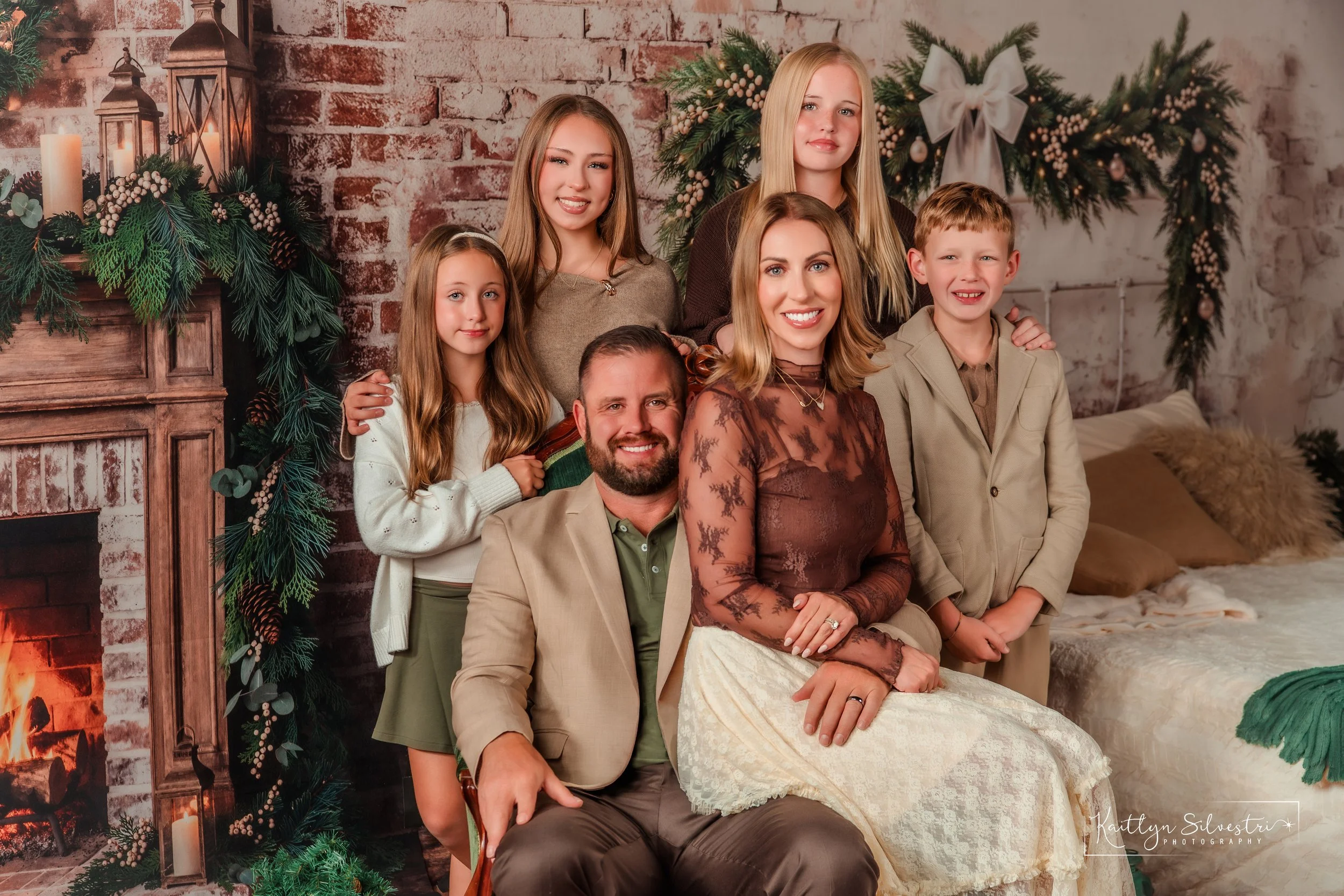 Christmas photo coordination, Christmas family photo, what to wear holiday portraits, what to wear Christmas pictures,