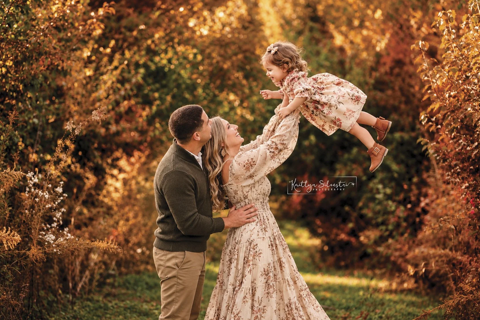 Family wearing coordinated neutral and earth-tone outfits for fall family photos in Lexington, Kentucky.