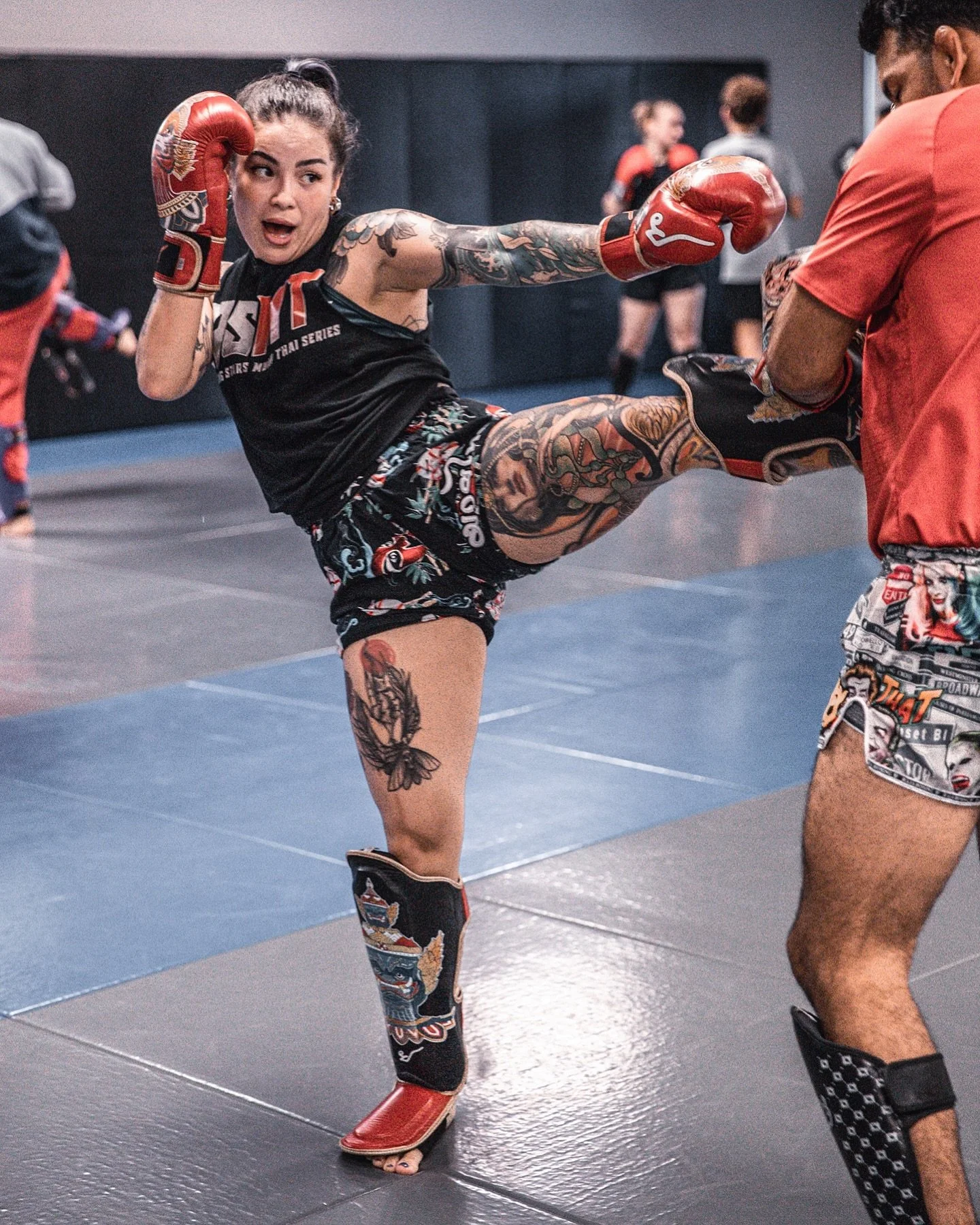 I had the pleasure of shooting pics of @jasminexhodges 🔥
&bull;
&bull;
&bull;
&bull;
&bull;
&bull; 🏠Home gym @precisionjjacademy 
&bull; 

#explore #fyp #nakmuay #lockedin #muaythaifighter #muaythai #womenofmuaythai #sacramentomuaythai #girlswhofig