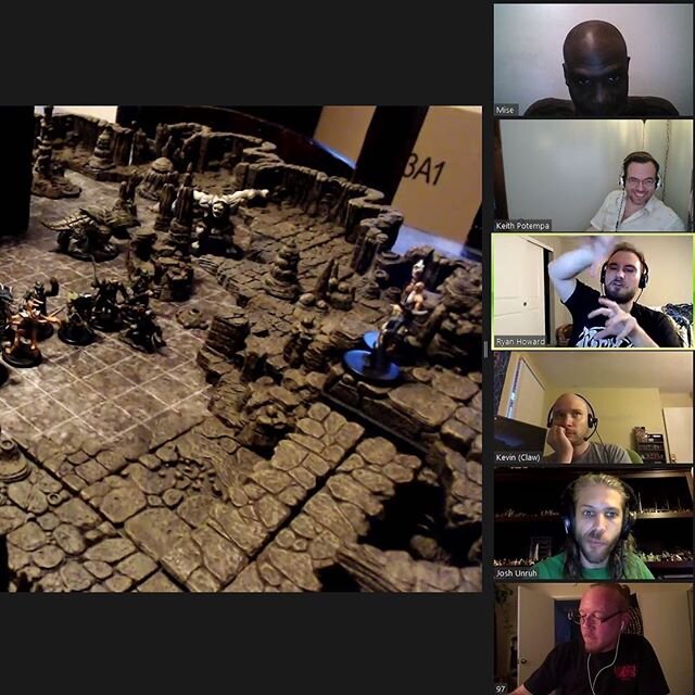 We're throwing down with some Yuan-Ti in the under-Tyr of @howard_ryangreg 's #darksun #dnd5e campaign.