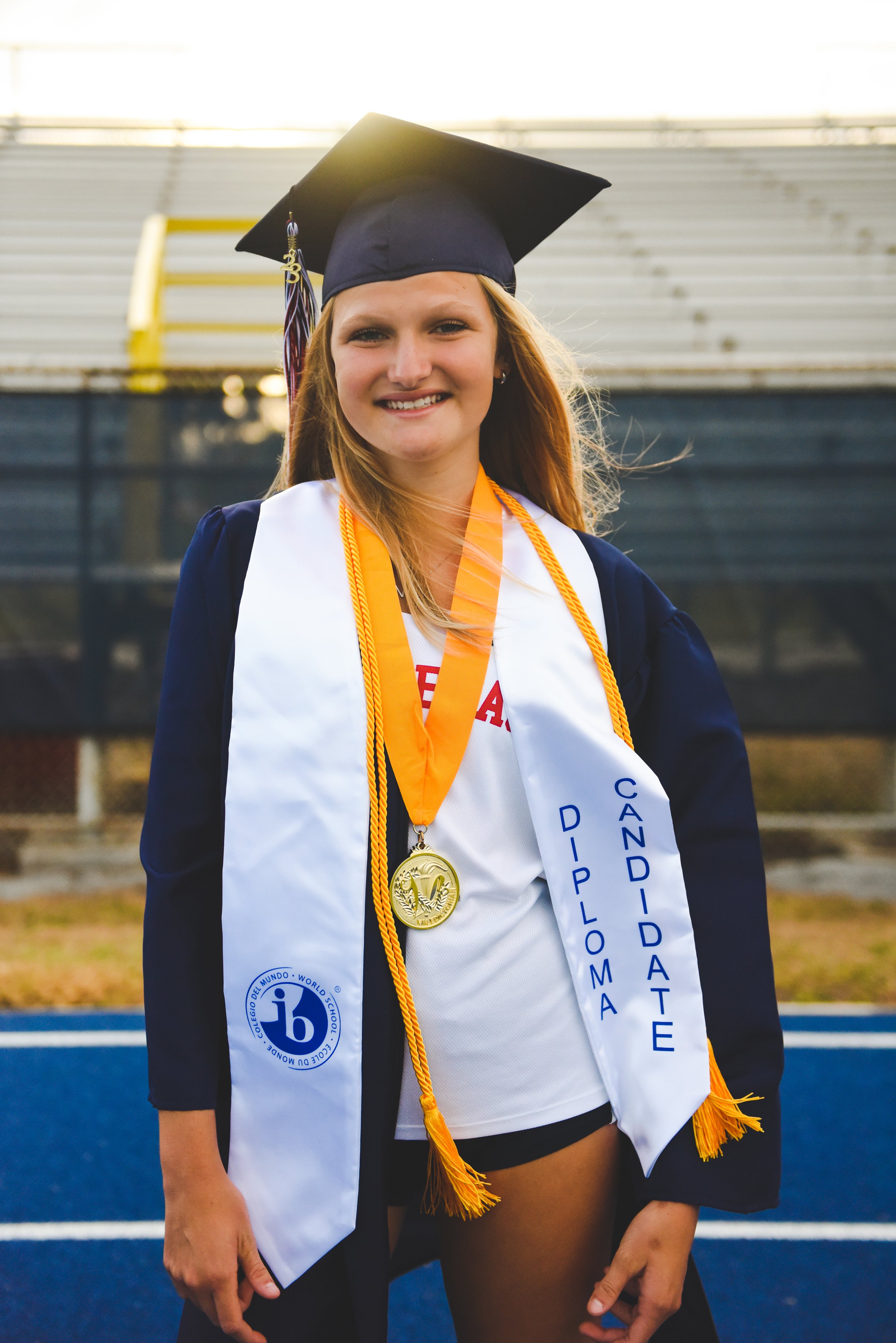 SENIOR23_MARISSA-7red.jpg