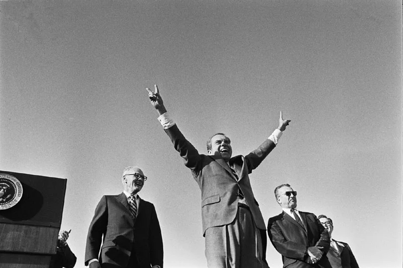 https://commons.wikimedia.org/wiki/File:Richard_Nixon_victory_wave.jpg