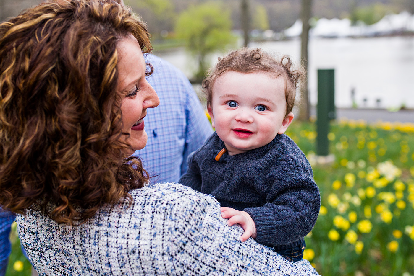 mother holding son at dafodil festival hubbard park connecticut dfamily photography