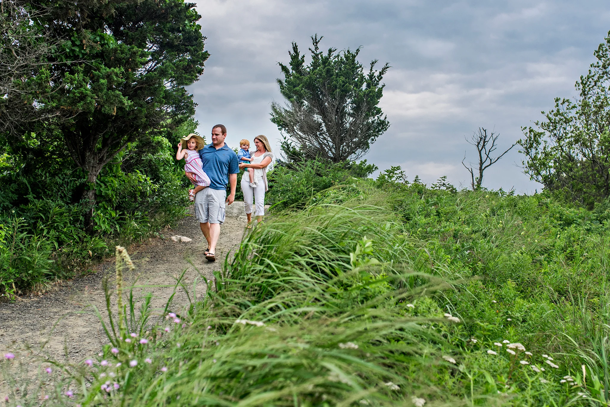 lifestyle candid family photography at the beach in clinton connecticut 