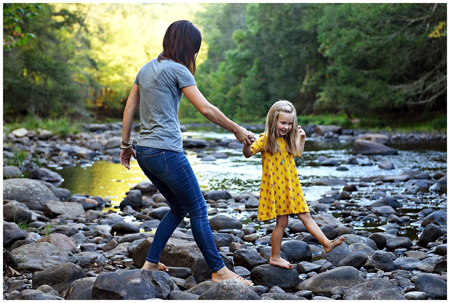 new canaan connecticut family photography. fairfield county family photographer in the river