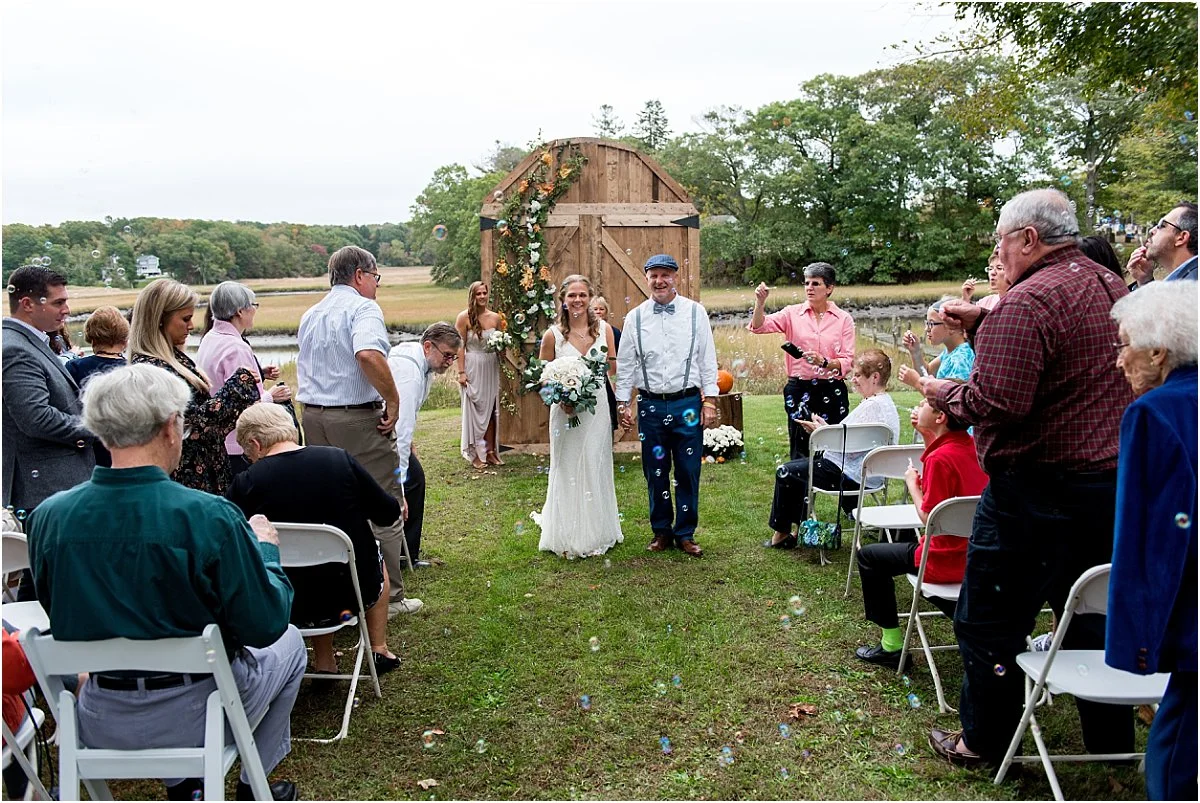 small backyard wedding tips