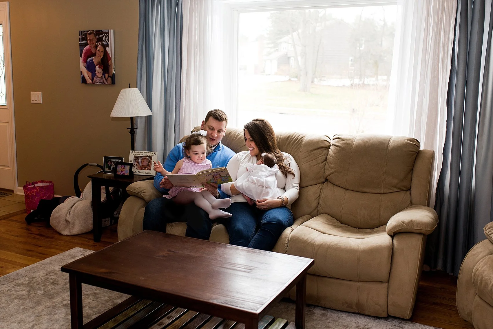 lifestyle newborn photography ct. in home newborn photography connecticut
