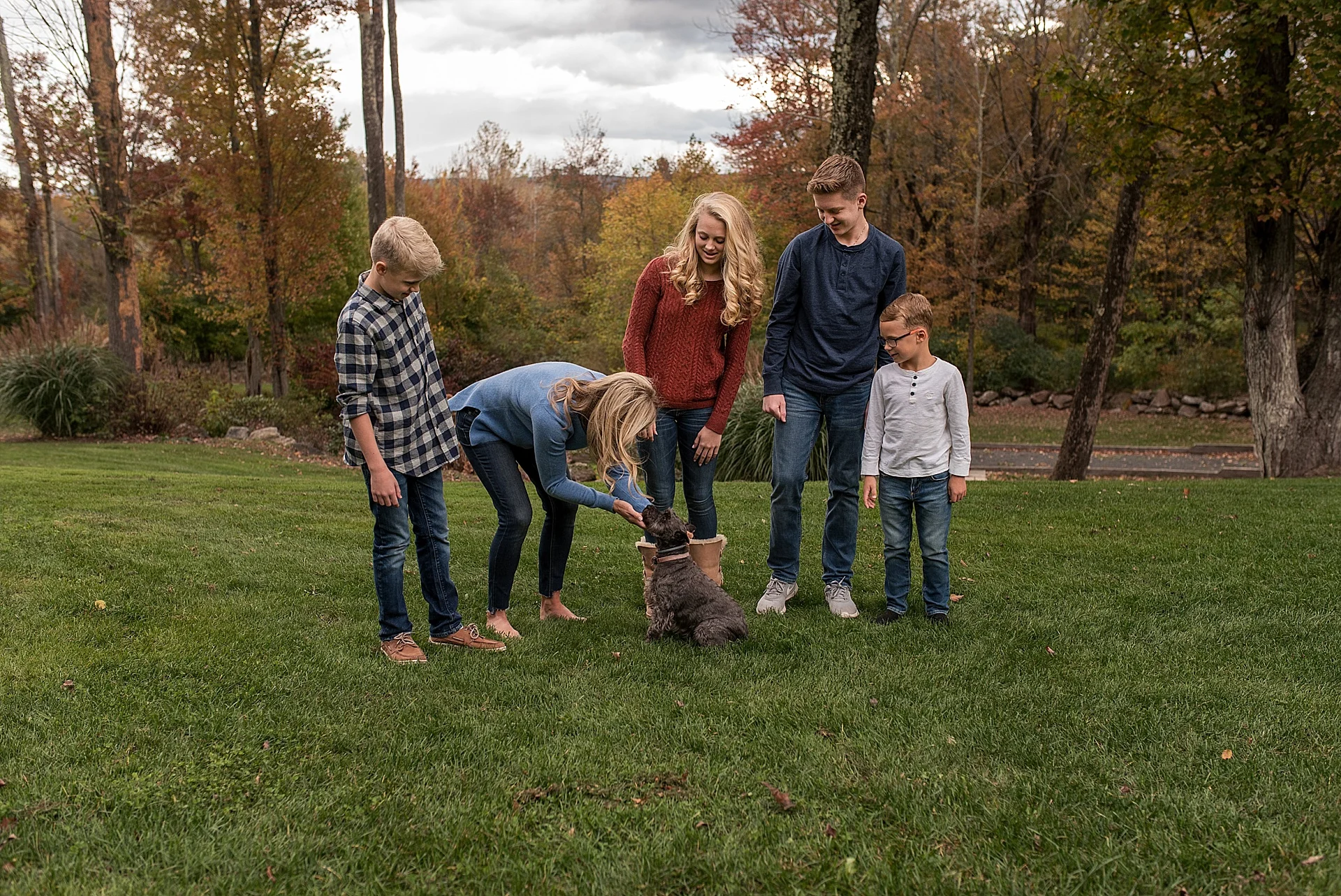 family candidly playing with their dog with litchfield county photographer Rebecca Lynne Photography