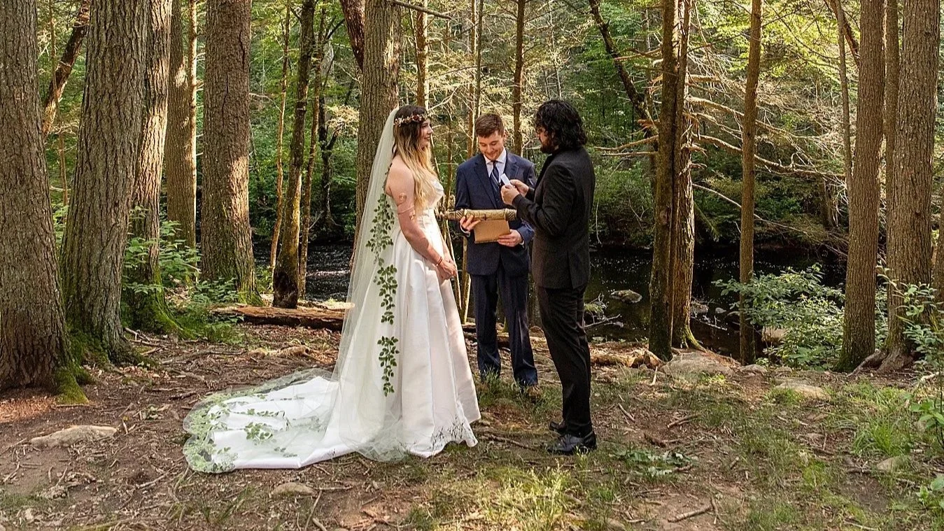 connecticut-woods-elopement-bride-groom-08-01.jpg