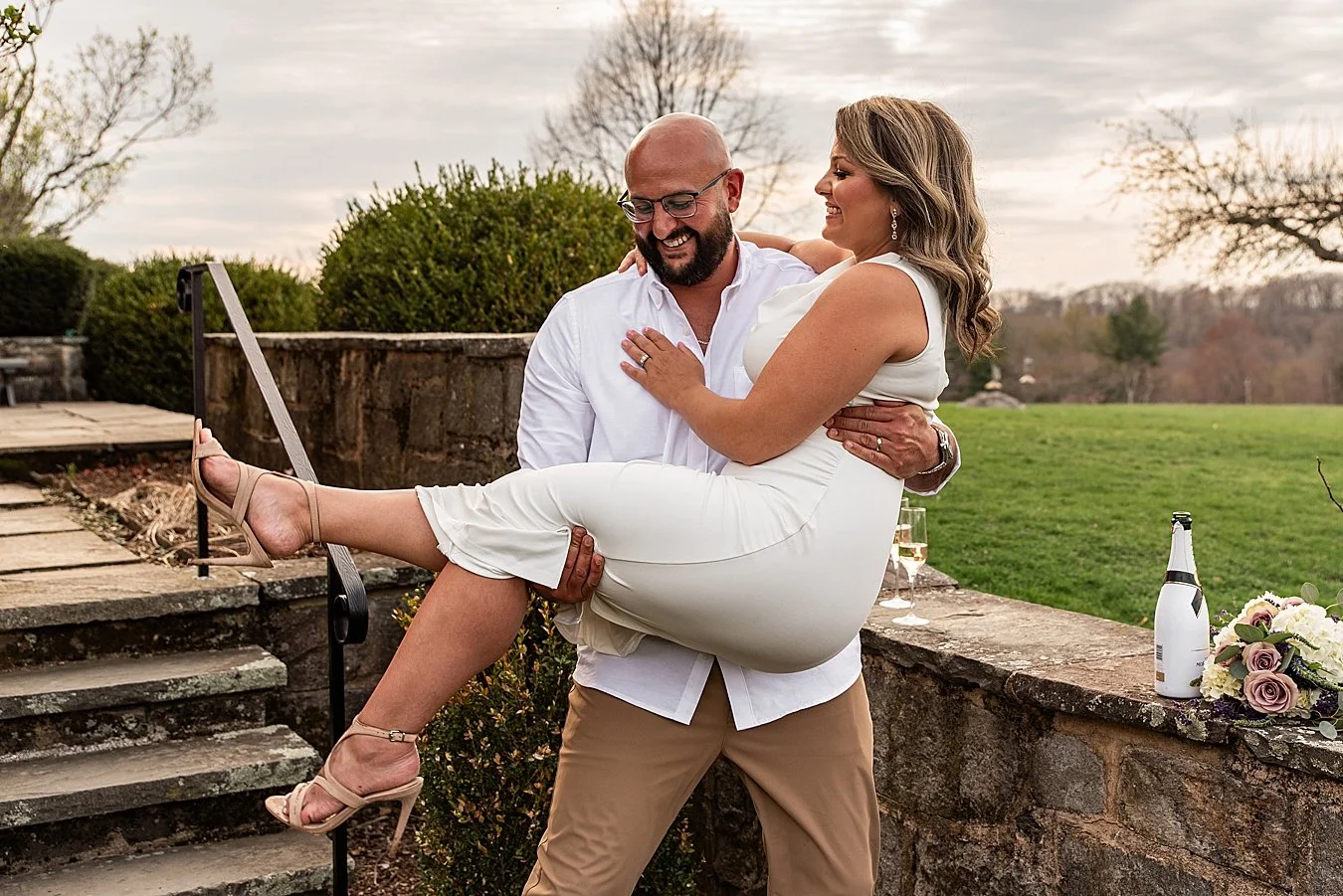 CT candid elopement photogtaphy in garden