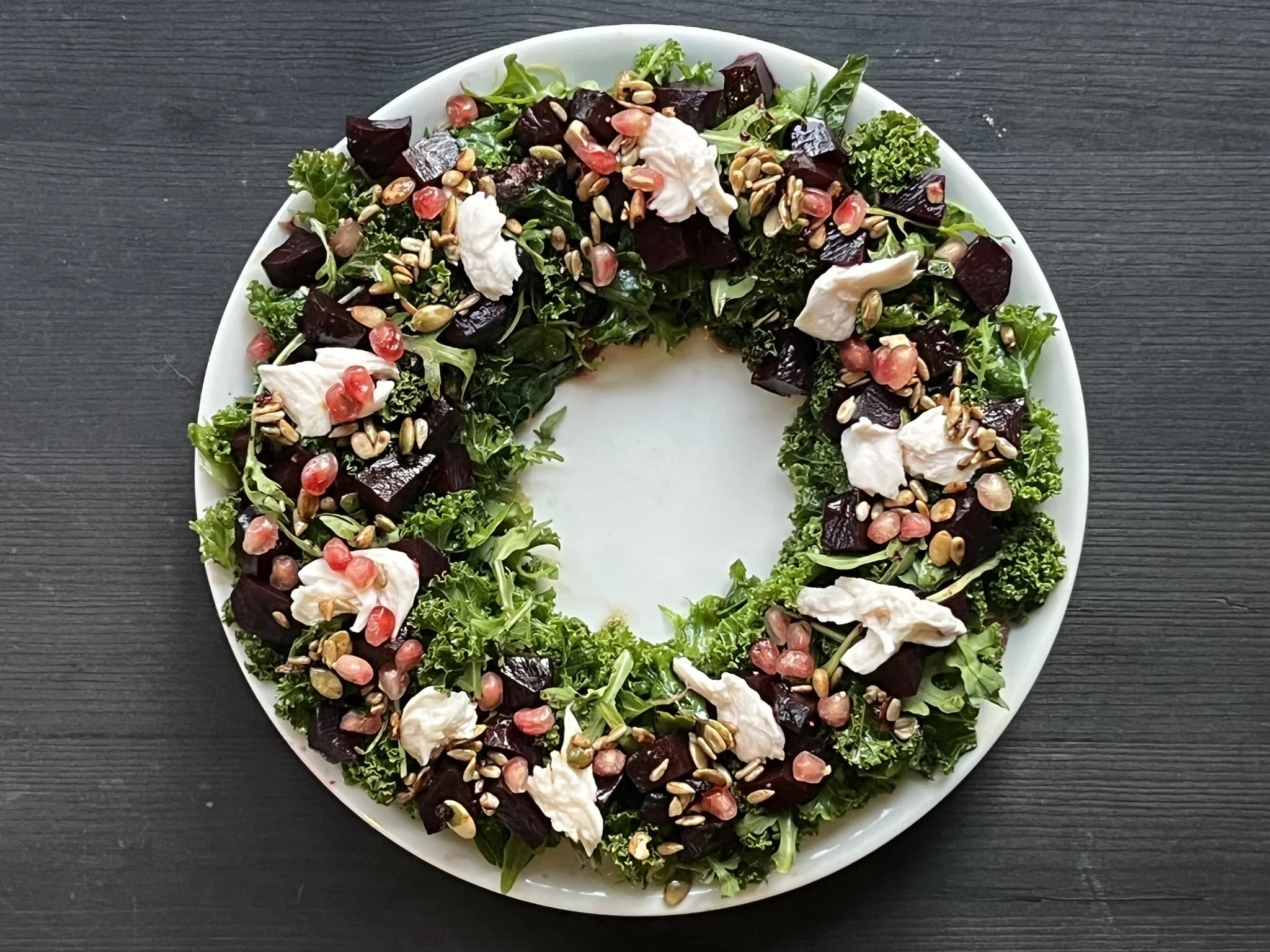 Punajuuri-lehtikaalisalaatti