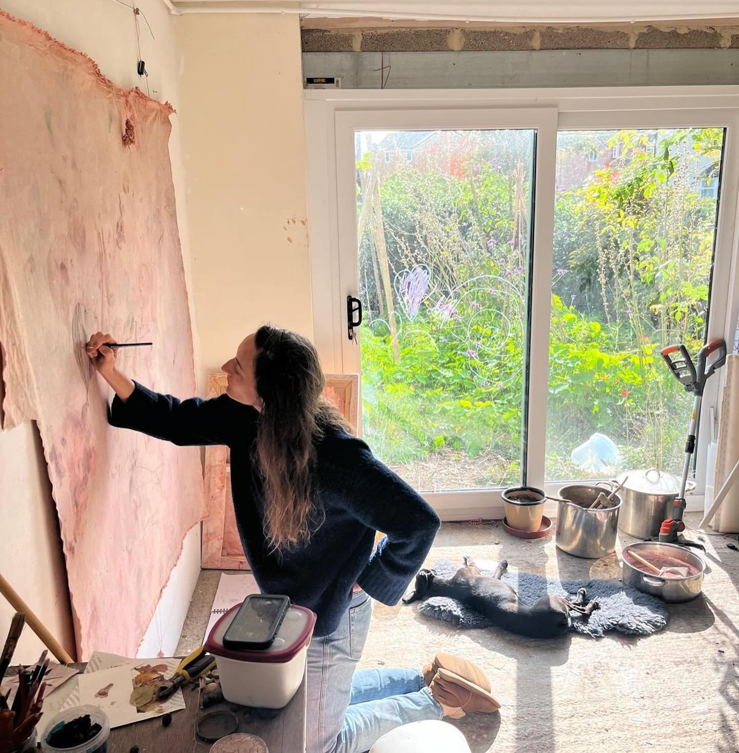 Sweet painting pal and wip 💕 #studiodog