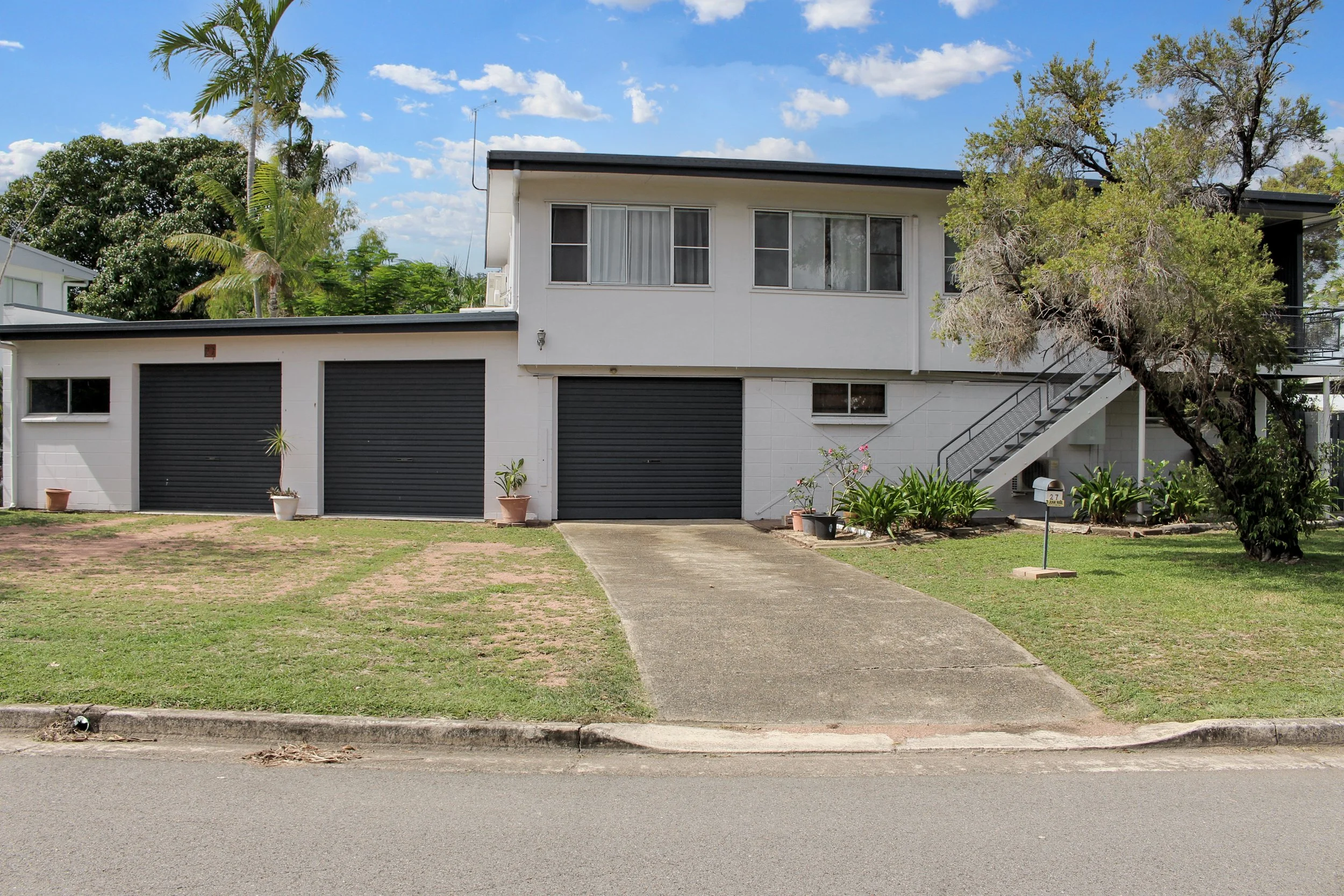 27 Ives Street, Kirwan.