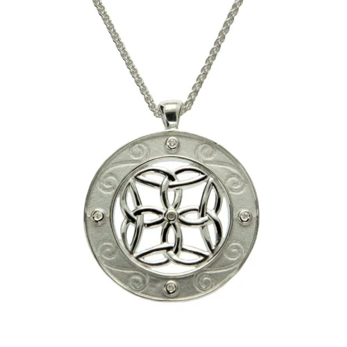 Celtic Trinity Knot with Diamonds