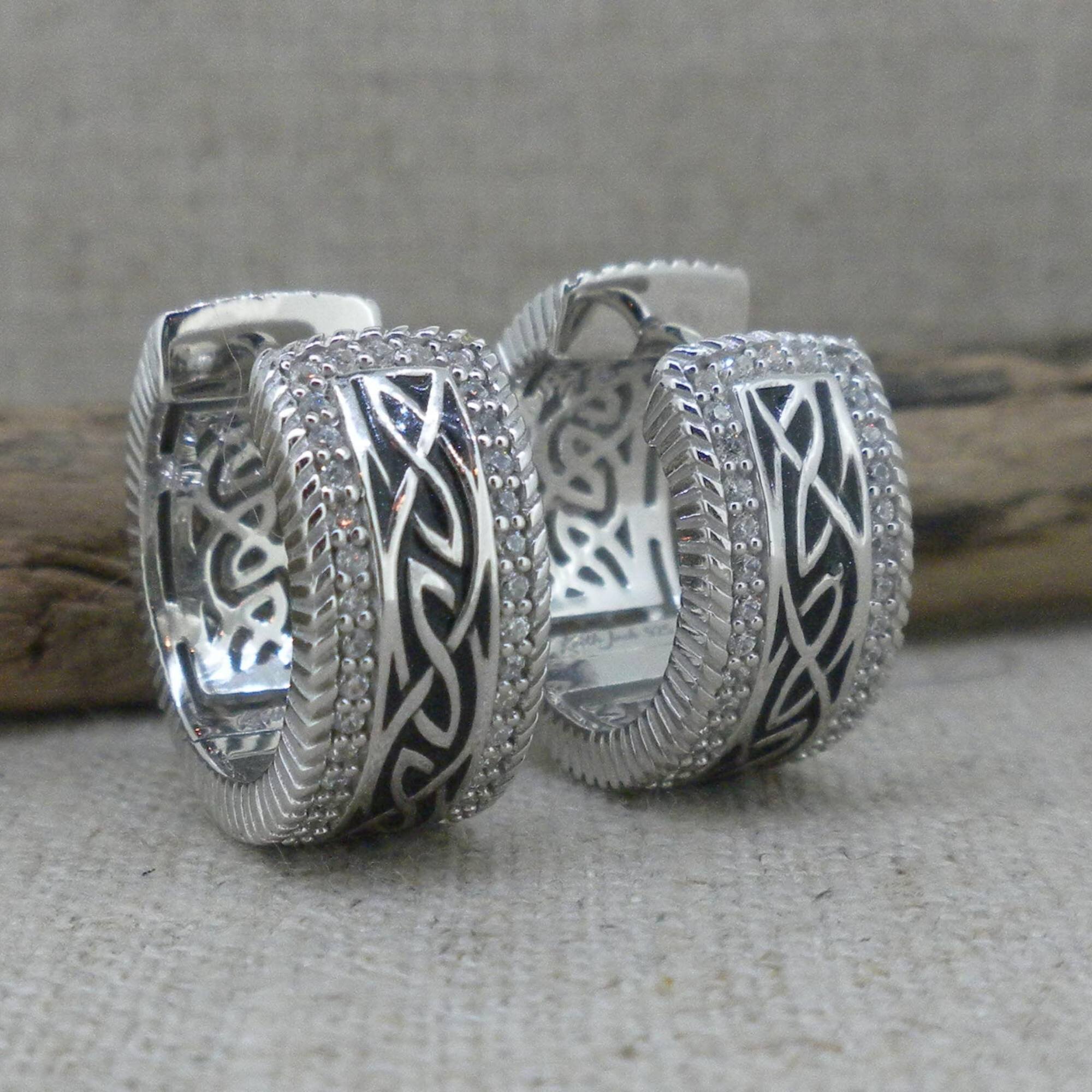 01-PEE6247-Window-to-the-soul-earrings.jpg