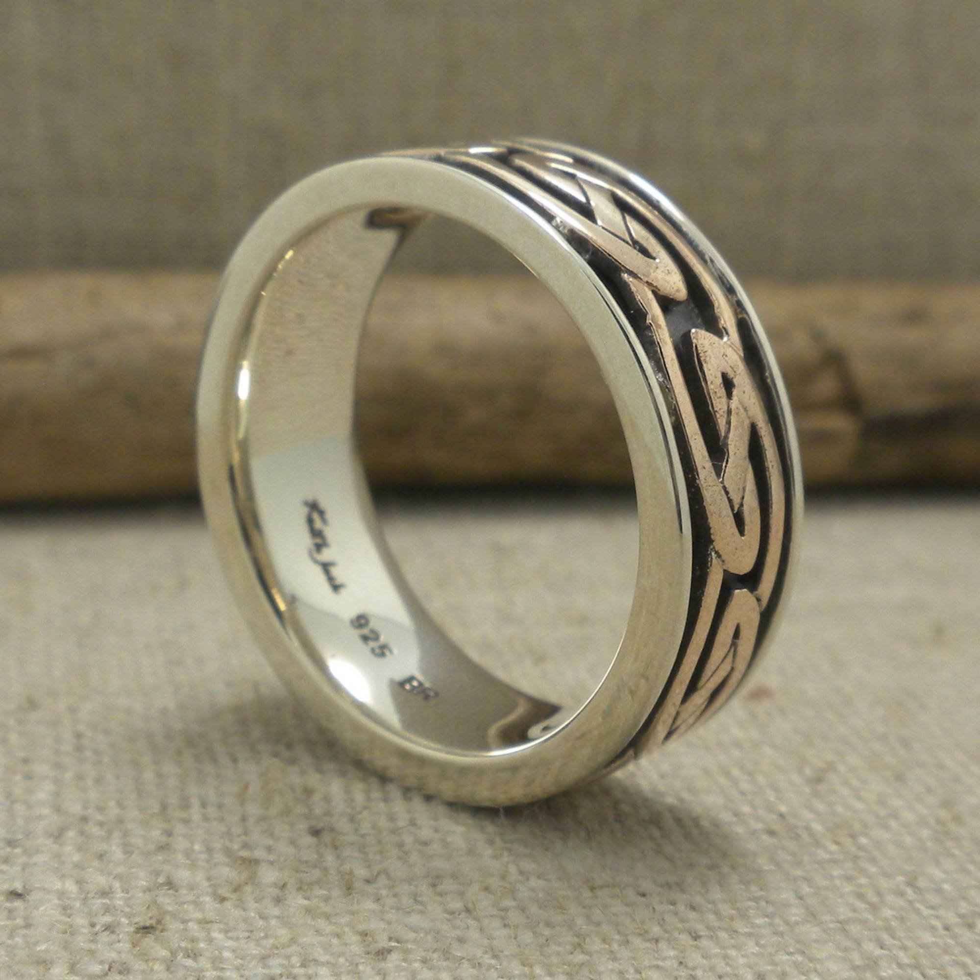 Eternity-Knot Wedding Ring