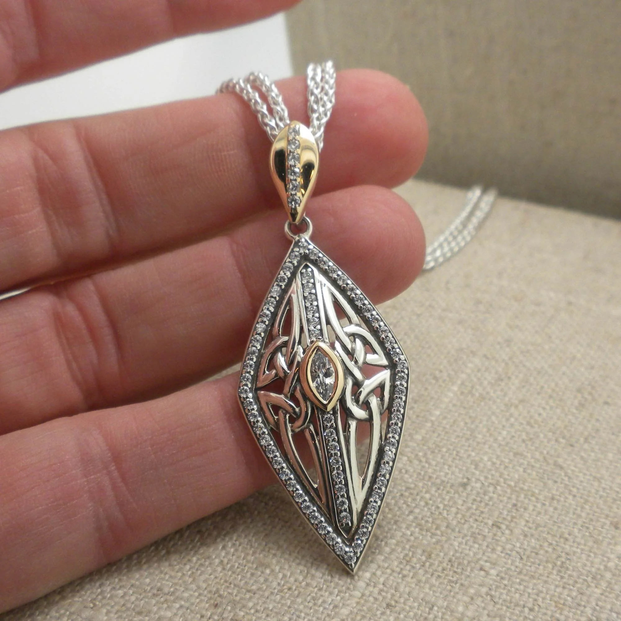02-ppx8976-gatway-pendant-keith-jack.jpg
