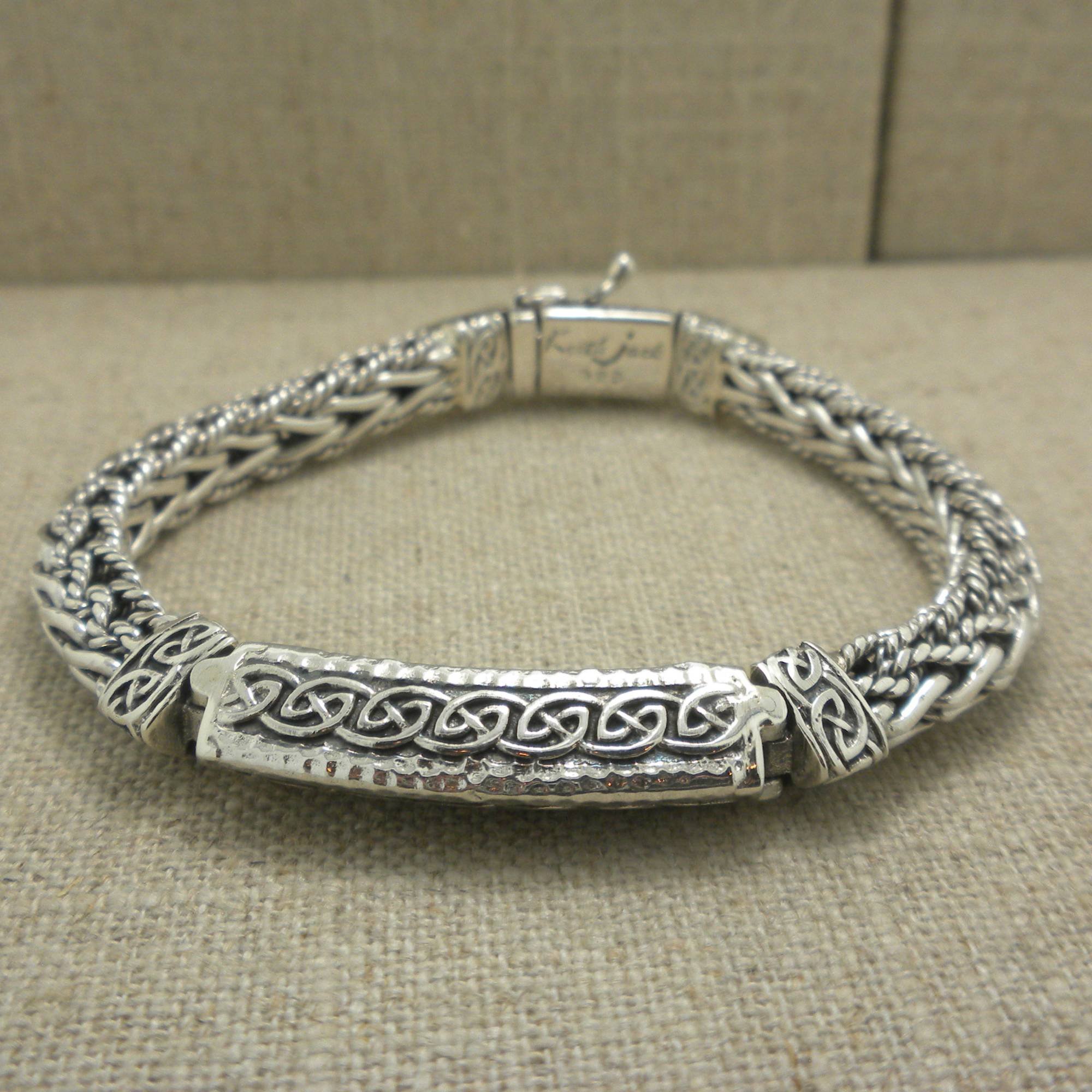 09PBS0101-triangular-bar-dragon-weave-bracelet.jpg