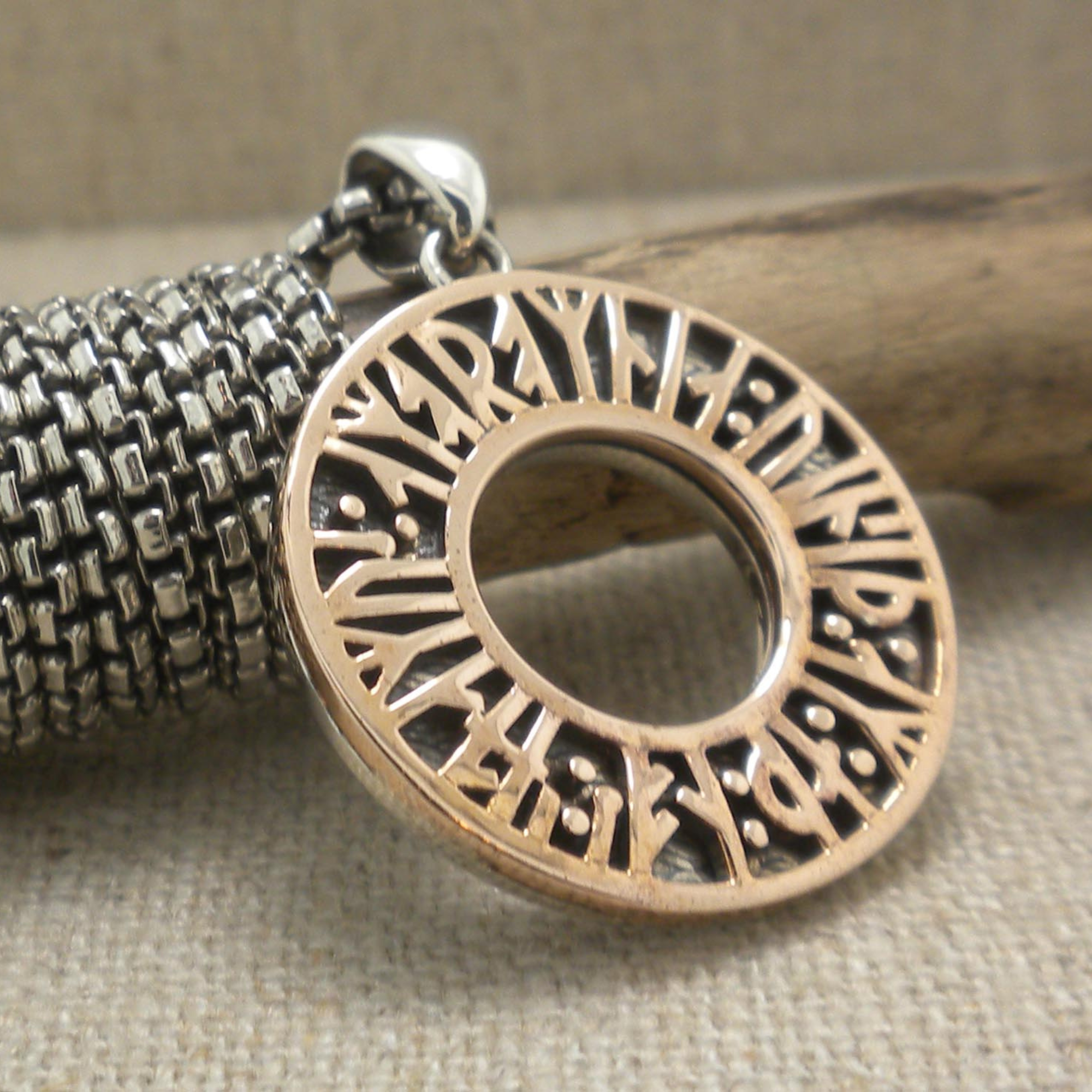 01-BP9975-Rune-Pendant.png