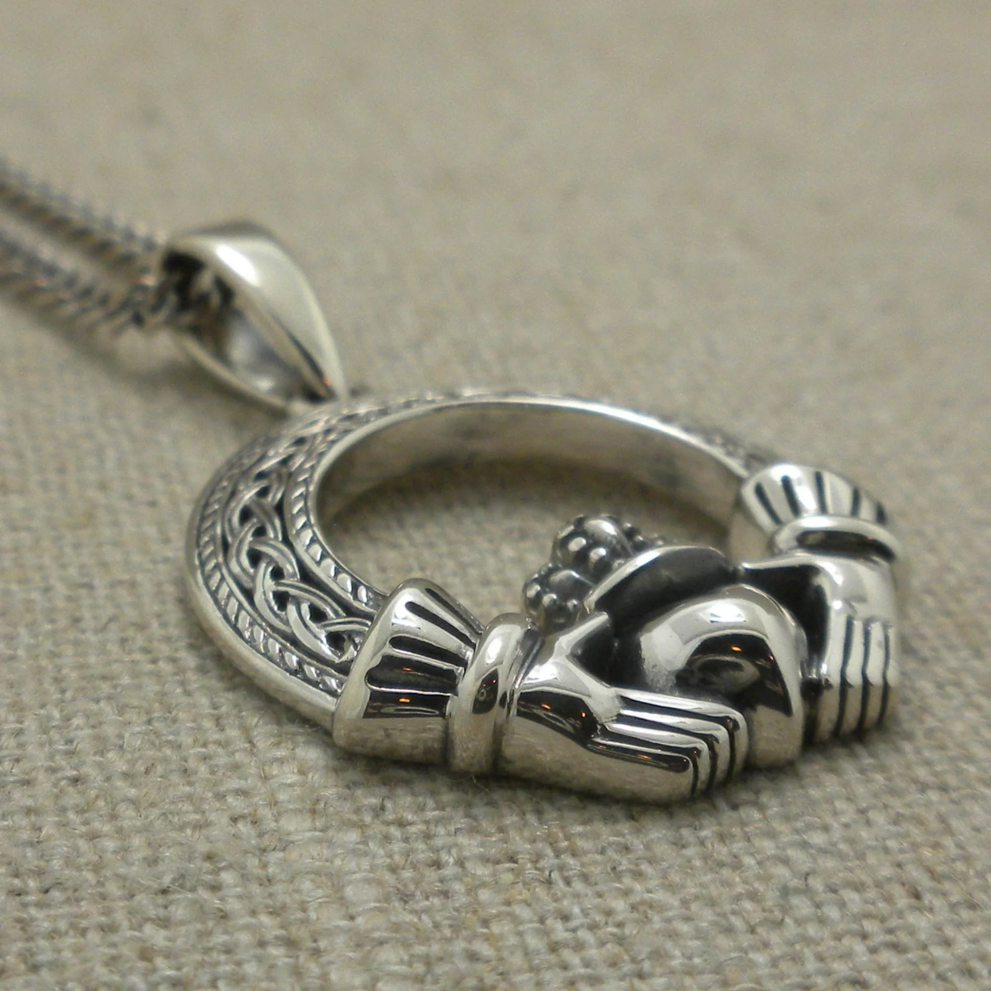 02-S45452-Solvar-Claddagh-Pendant.jpg