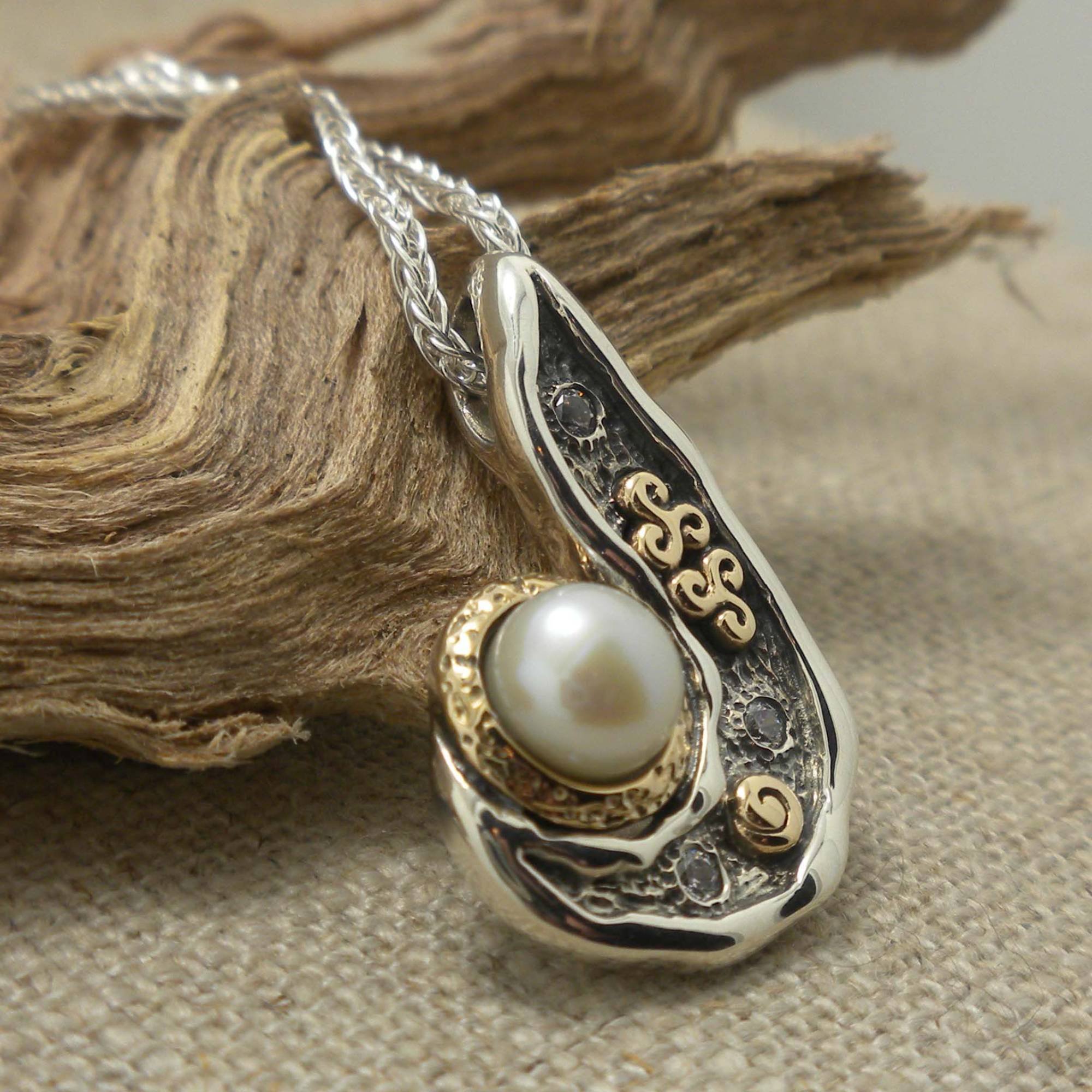Trinity Knot Pendant by Freshwater Pearl