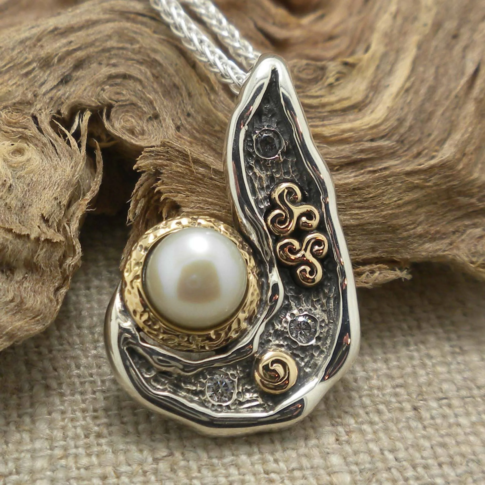 Freshwater Pearl Trinity Knot Pendant