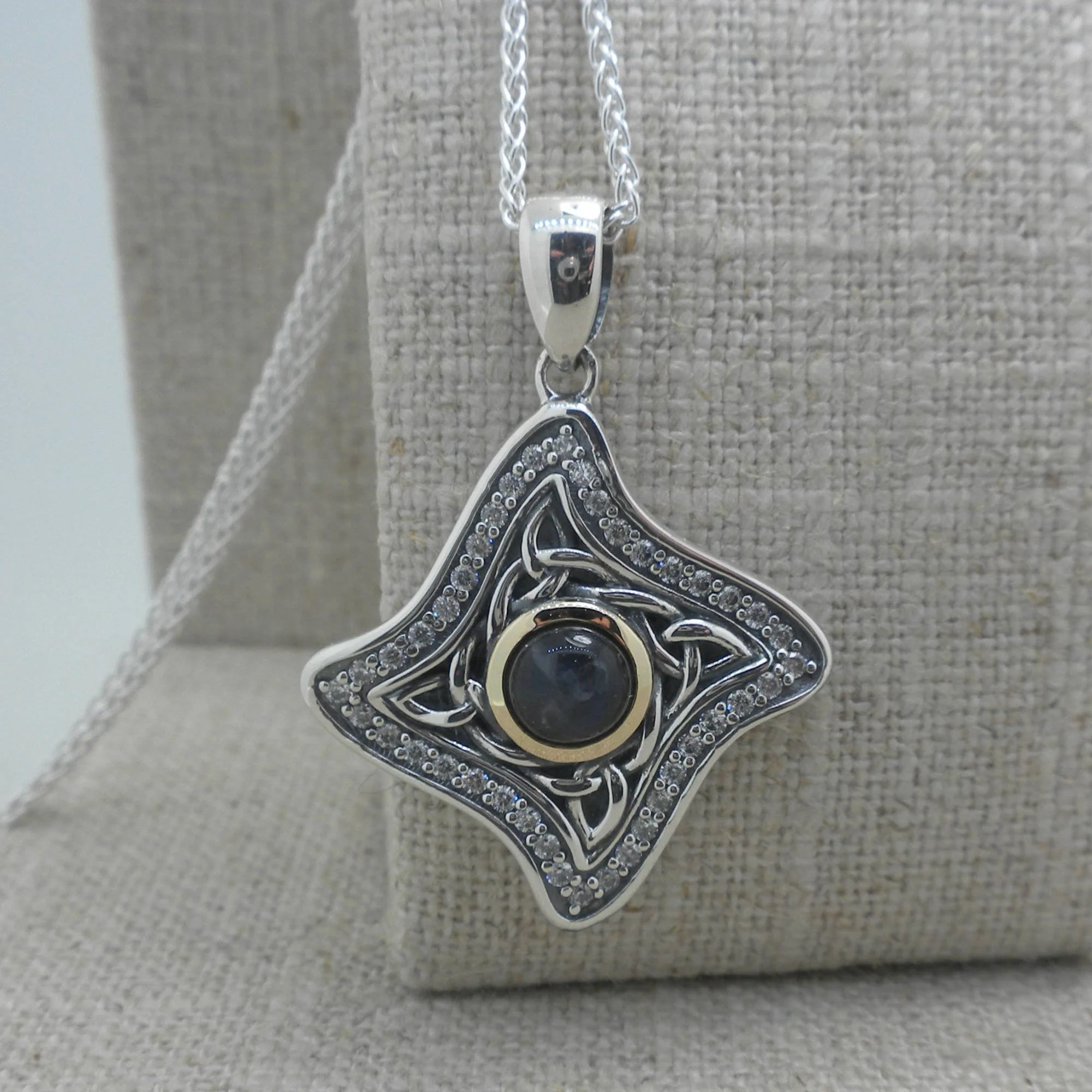01-PPX152-LAB-Trinity-Knot-Pendant.jpg