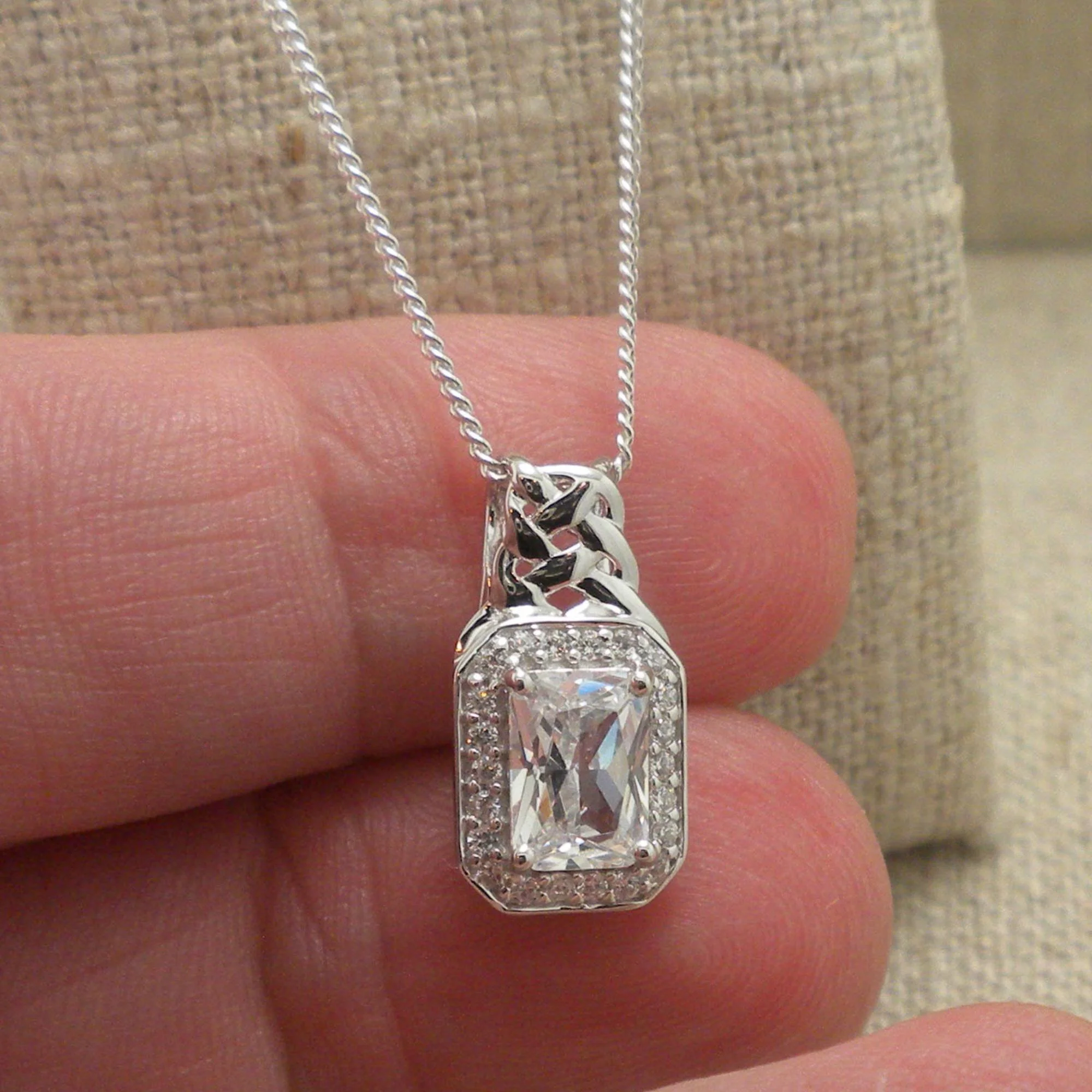 FADO Celtic Knot Pendant