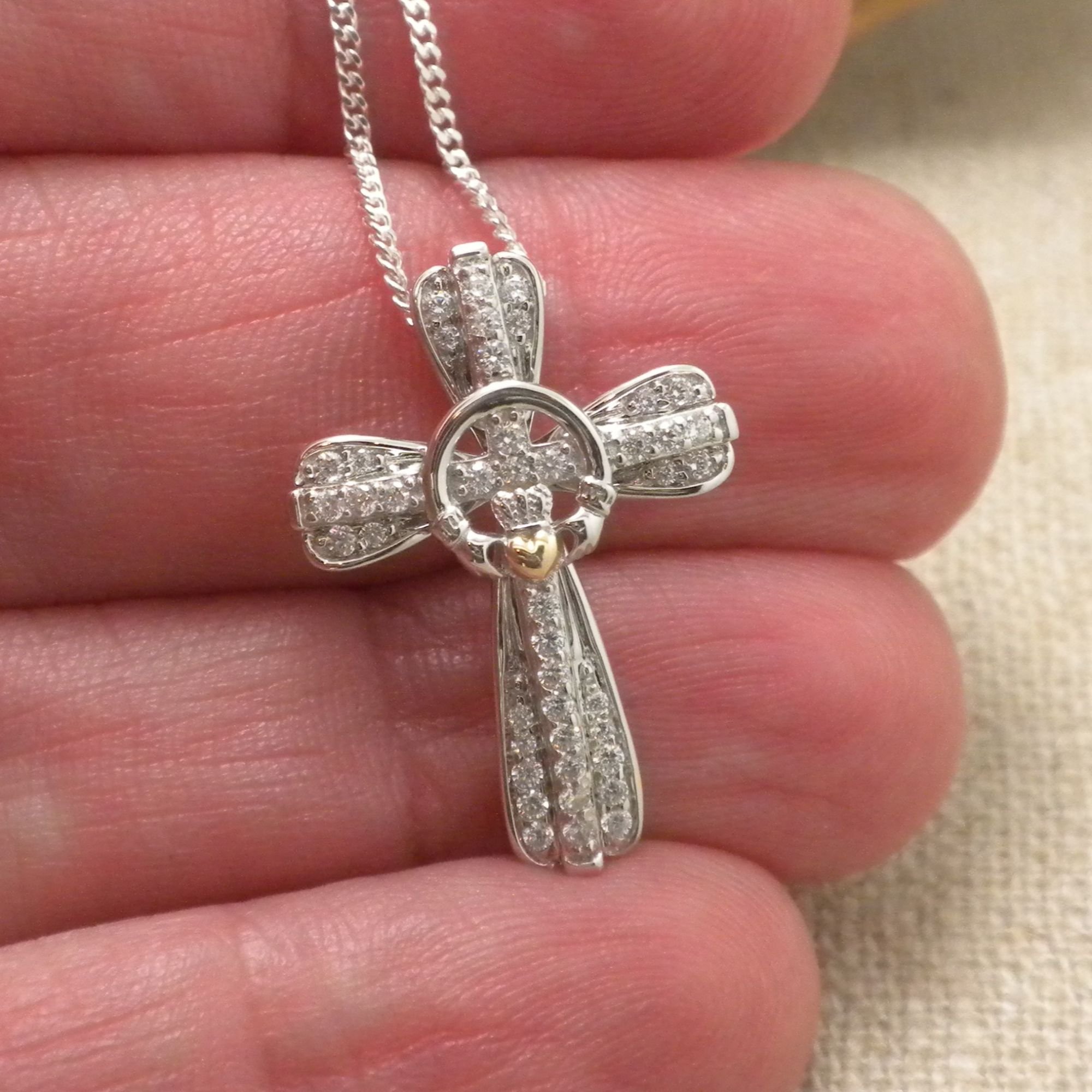 FADO Claddagh Cross