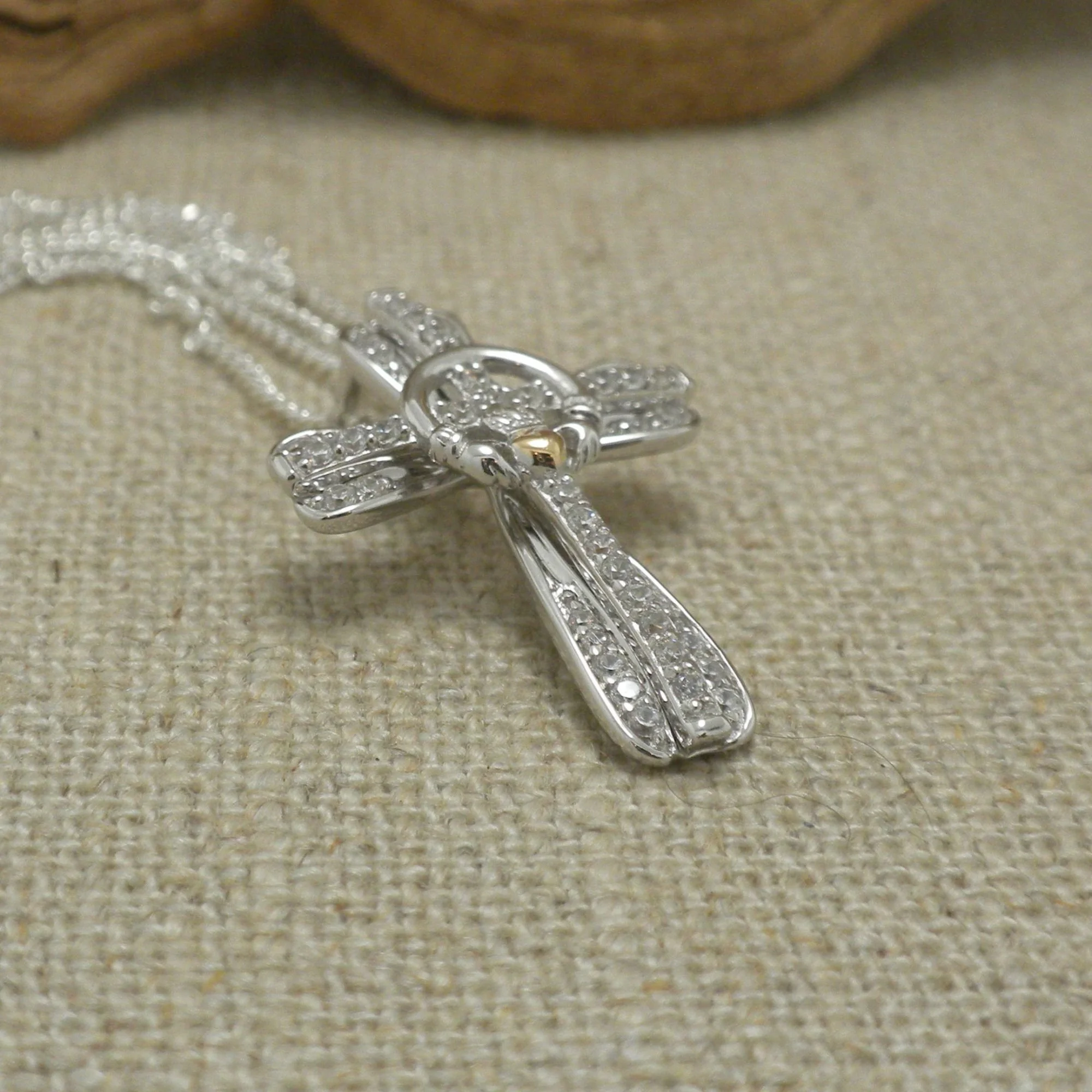 FADO Claddagh Cross