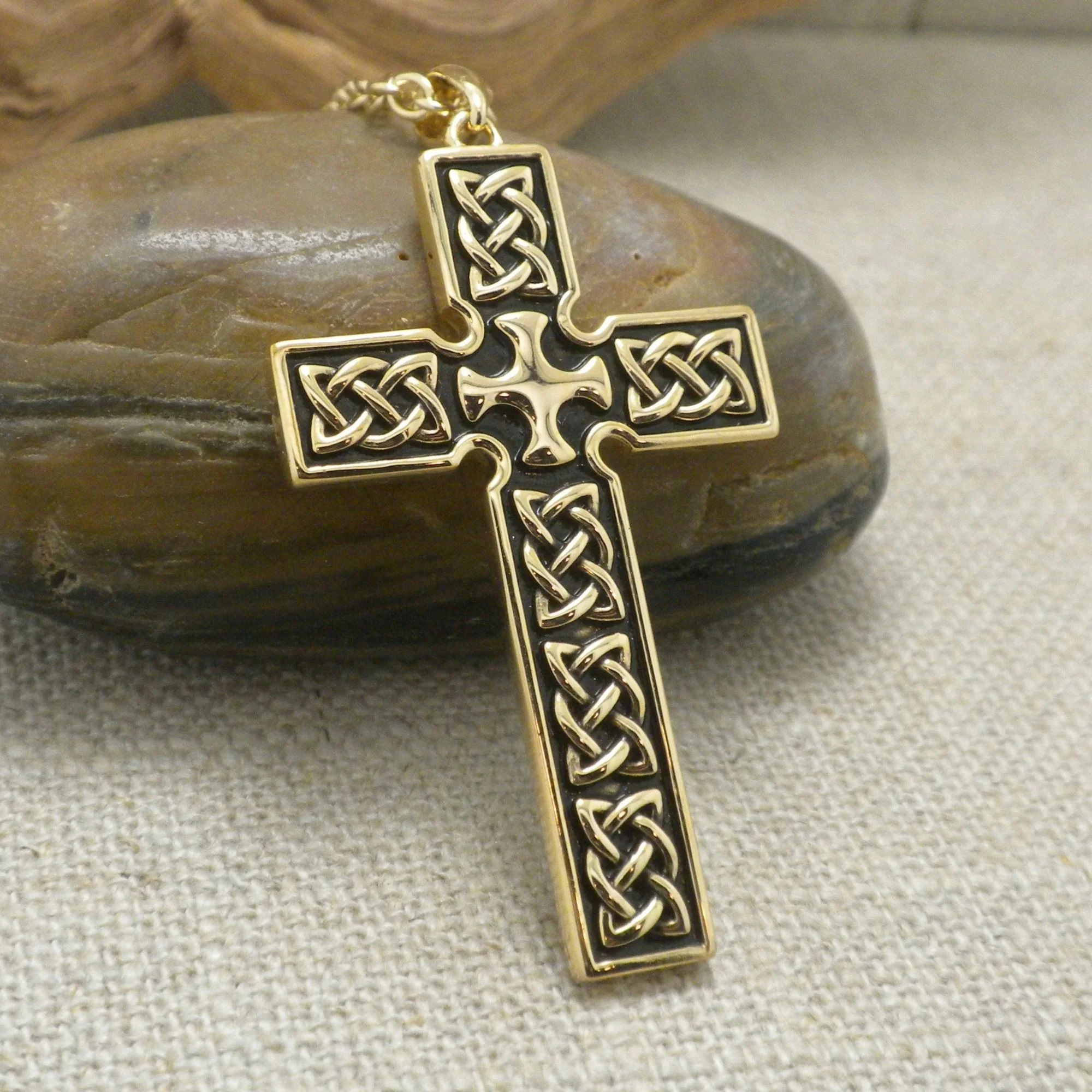01-C6000VM-Vermiel-Irish-Cross-by-FADO.jpg