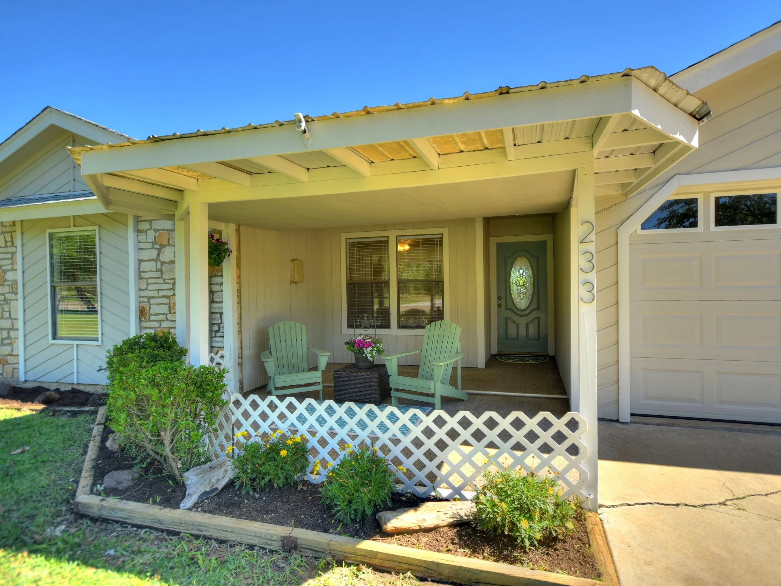 006_Front Porch.jpg
